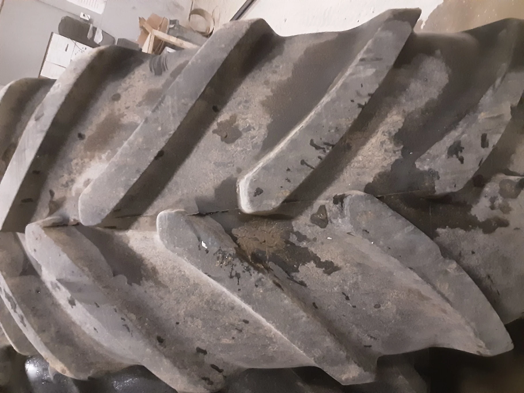 Used 650/65R38 Michelin MultiBib R-1W 157D TL 85% on 18 x 38 10-12-9.5 Inside Dolly Dual image 4