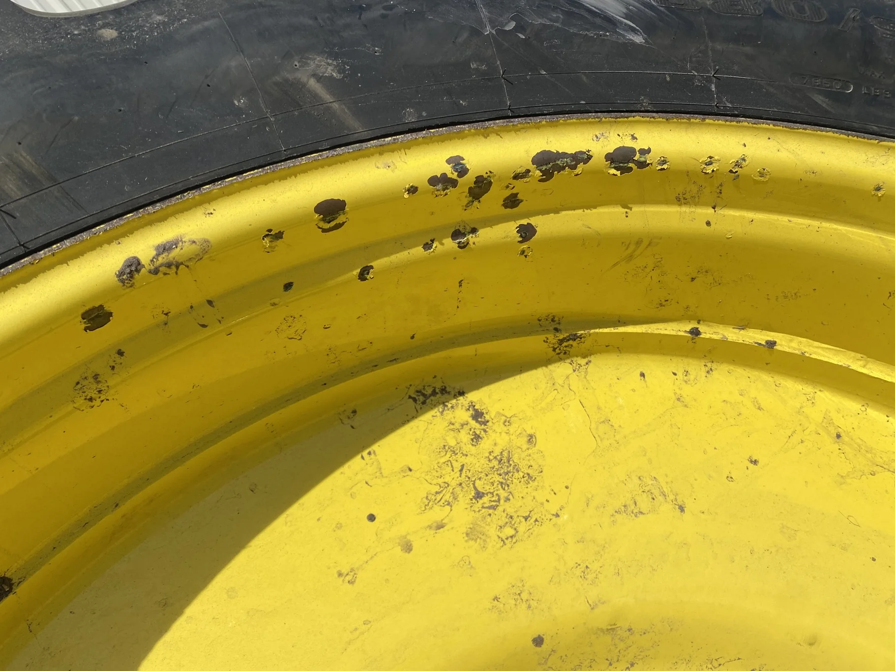 Used 380/90R54 Firestone Radial 9000 R-1W (152B) TL 98%  on a 12 x 54 JD Yellow 10 Bolt (.937) image 6