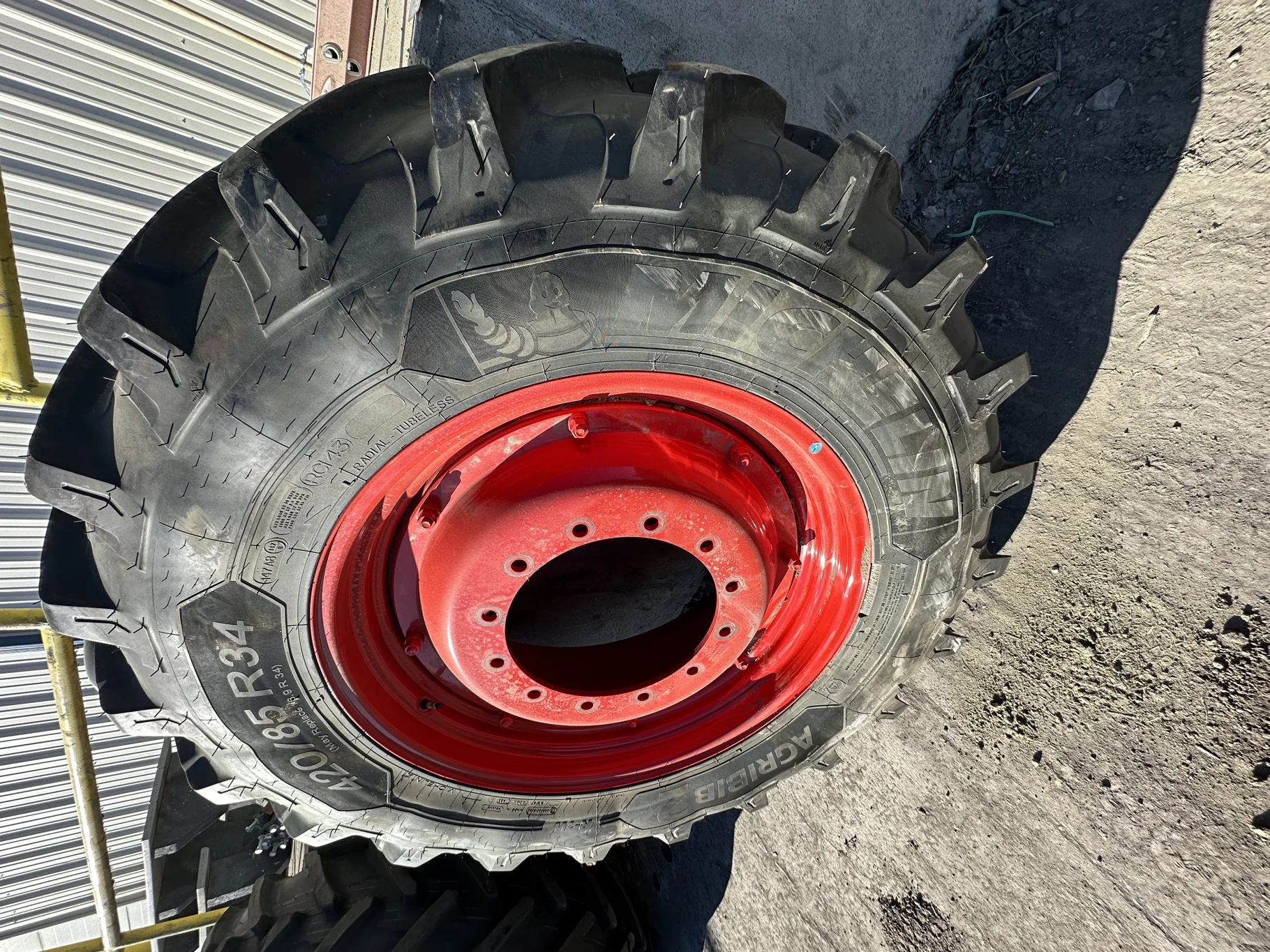 Take-Off 420/85R34 16.9R34 147A8/147B Michelin AgriBib 2 R-1W TL on a 14 X 34 12B Waffle FR Wheel