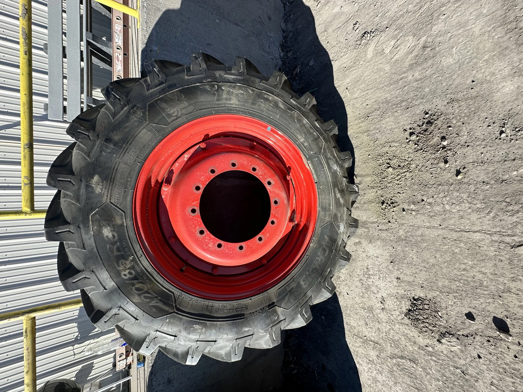 Take-Off 420/85R34 16.9R34 147A8/147B Michelin AgriBib 2 R-1W TL on a 14 X 34 12B Waffle FR Wheel image 2