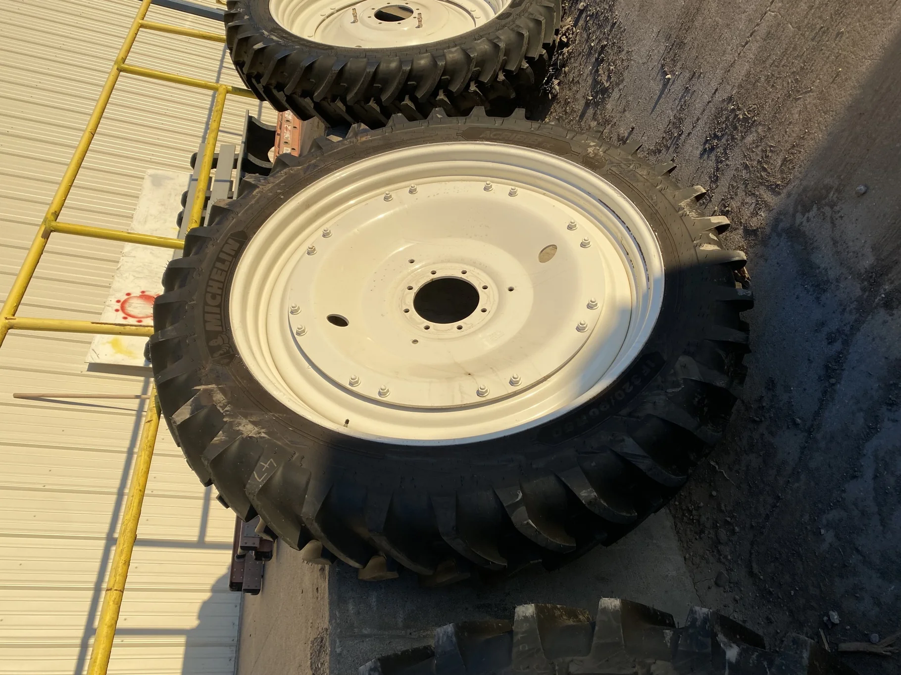Take-Off IF320/90R50 Michelin AgriBib Row Crop R-1W 158A8 TL on a 10 X 50 NH White 16 Bolt image 2