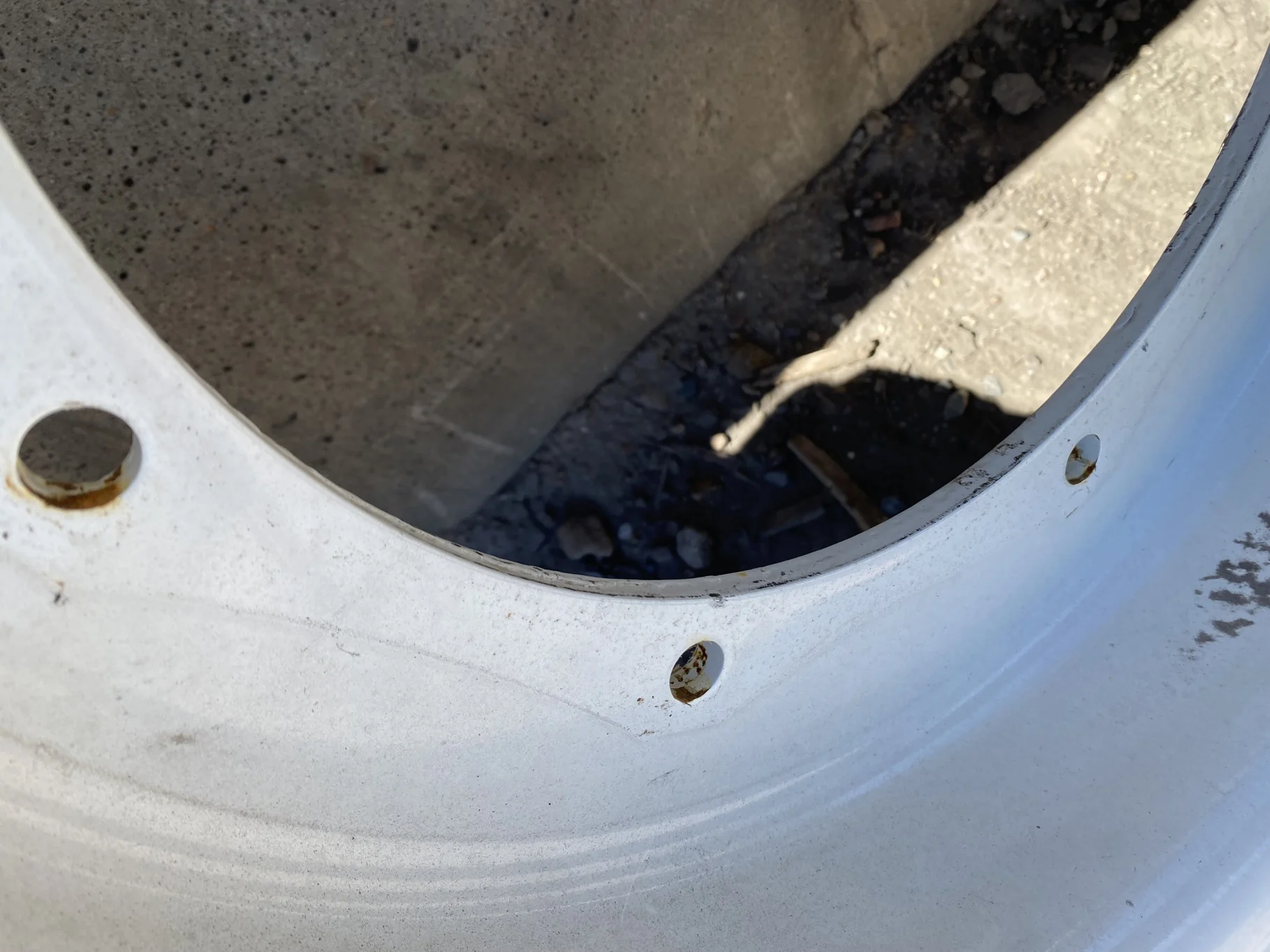 Take-Off 320/85R34 Michelin AgriBib 2 R1W 133A8/B on 10 X 34 NH White 12 bolt w/ 8 bolt disc image 6