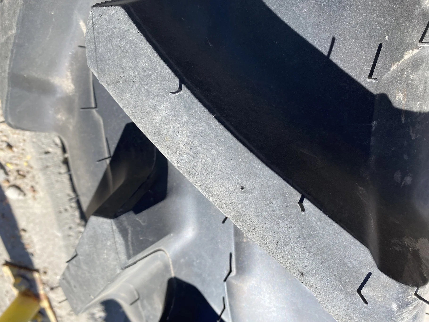 Take-Off 320/85R34 Michelin AgriBib 2 R1W 133A8/B on 10 X 34 NH White 12 bolt w/ 8 bolt disc image 7