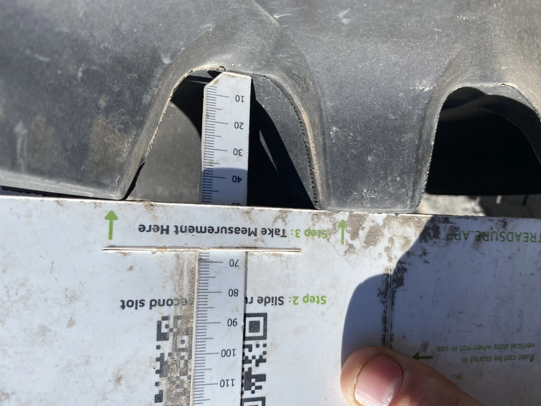 Take-Off IF320/90R50 Michelin AgriBib Row Crop R-1W 153A8  TL on a 10 X 50 NH white 16 bolt wheel image 4