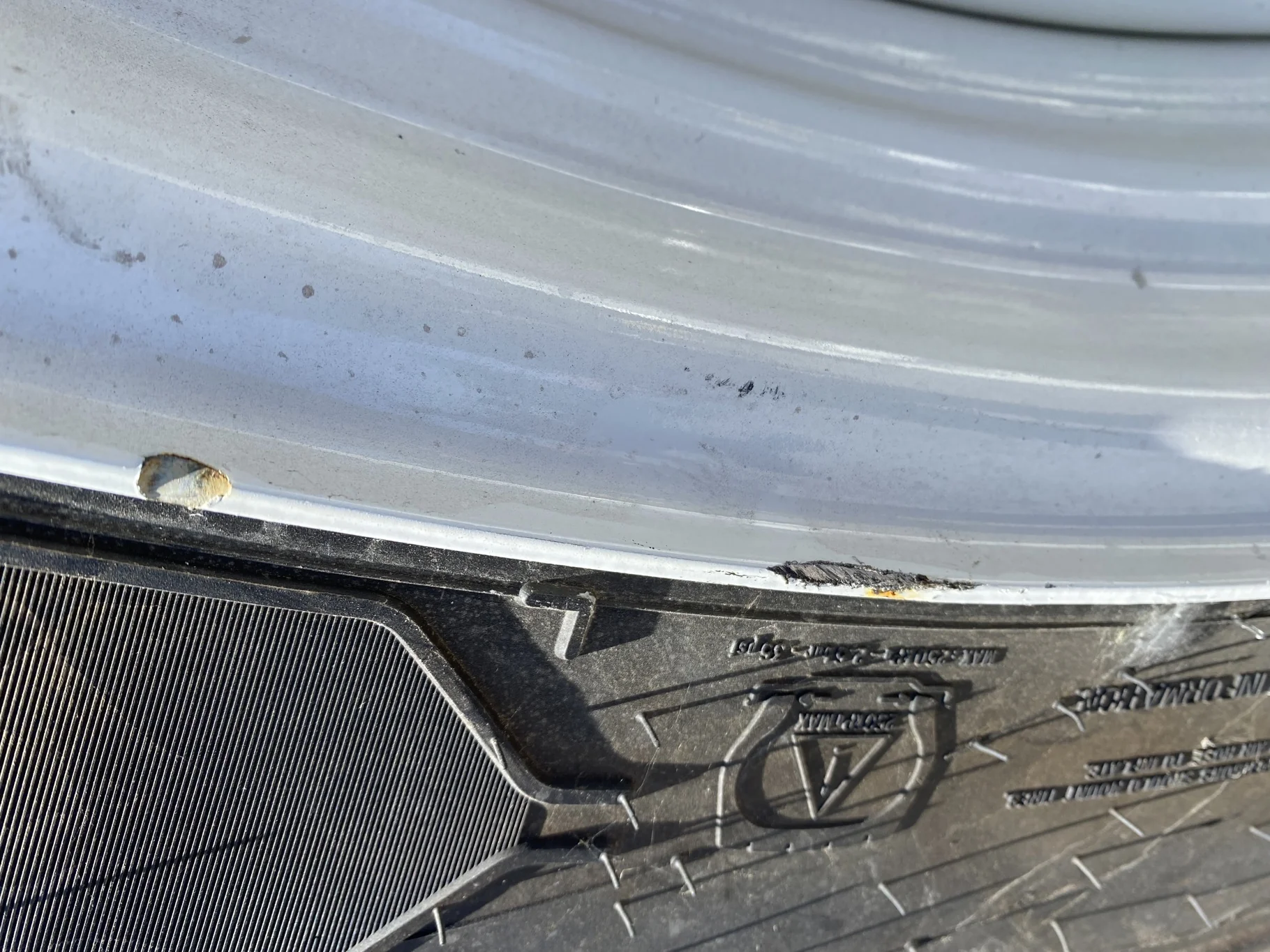 Take-Off IF320/90R50 Michelin AgriBib Row Crop R-1W 153A8  TL on a 10 X 50 NH white 16 bolt wheel image 9