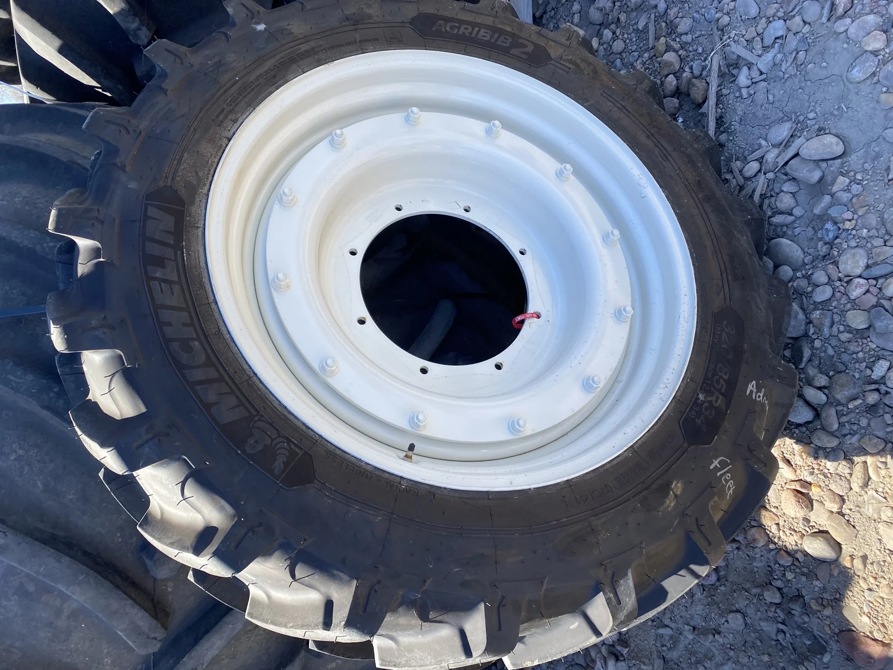 Take-Off 320/85R34 (12.4R34) Michelin AgriBib 2 R-1W 133A8/133B TL on a 10 X 34 NH White 12 bolt wh image 2