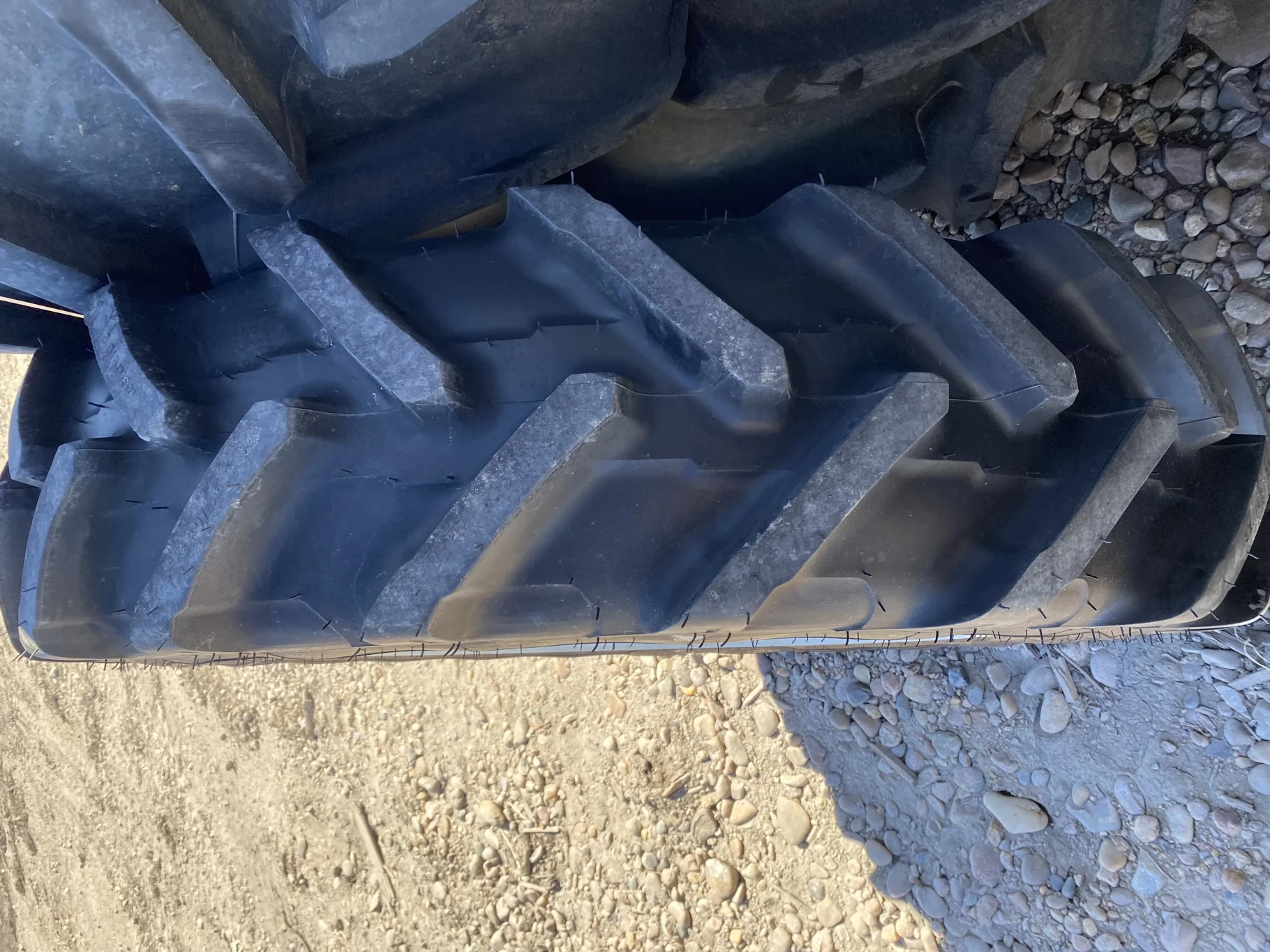 Take-Off 320/85R34 (12.4R34) Michelin AgriBib 2 R-1W 133A8/133B TL on a 10 X 34 NH White 12 bolt wh image 3