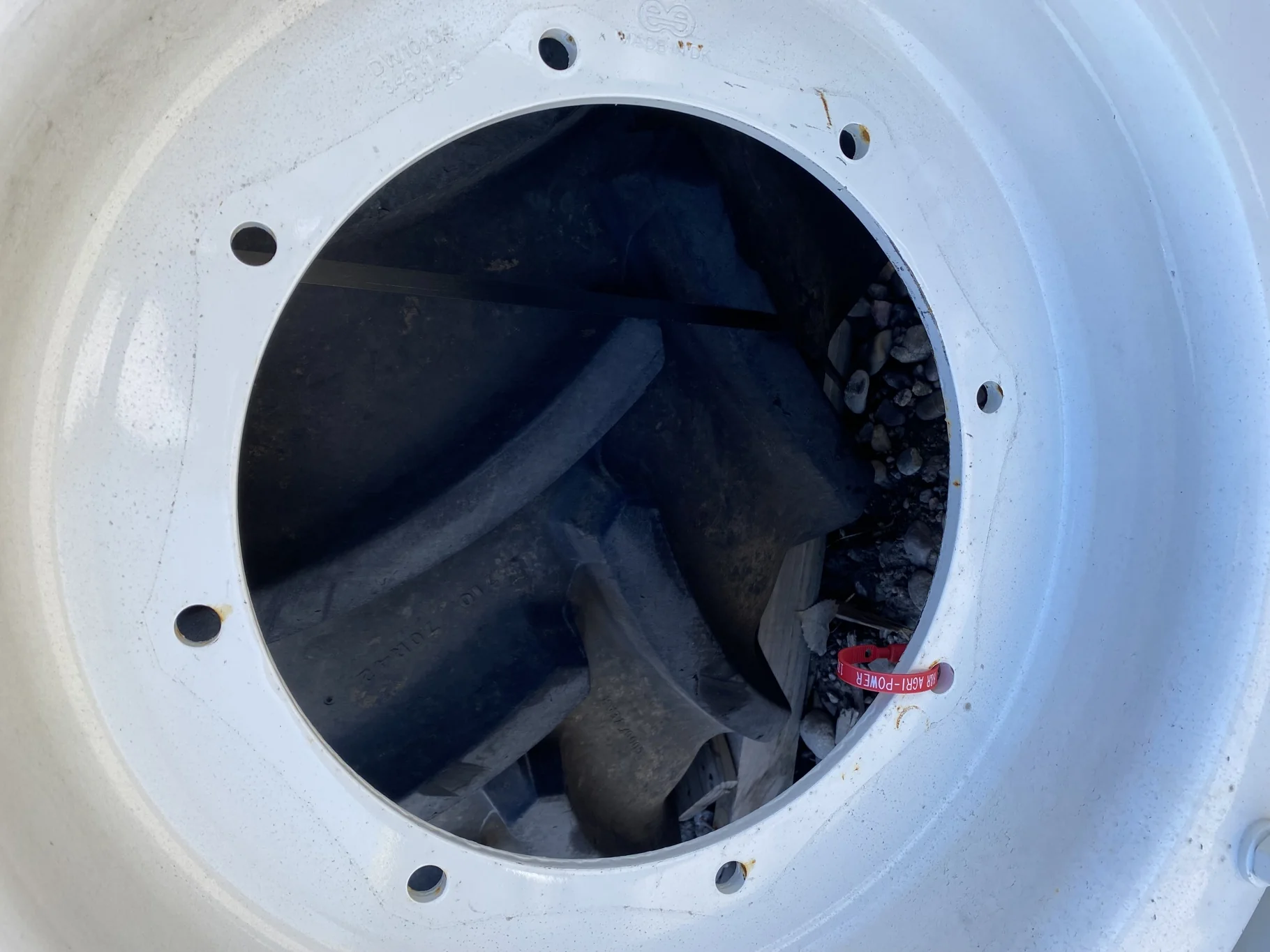 Take-Off 320/85R34 (12.4R34) Michelin AgriBib 2 R-1W 133A8/133B TL on a 10 X 34 NH White 12 bolt wh image 4