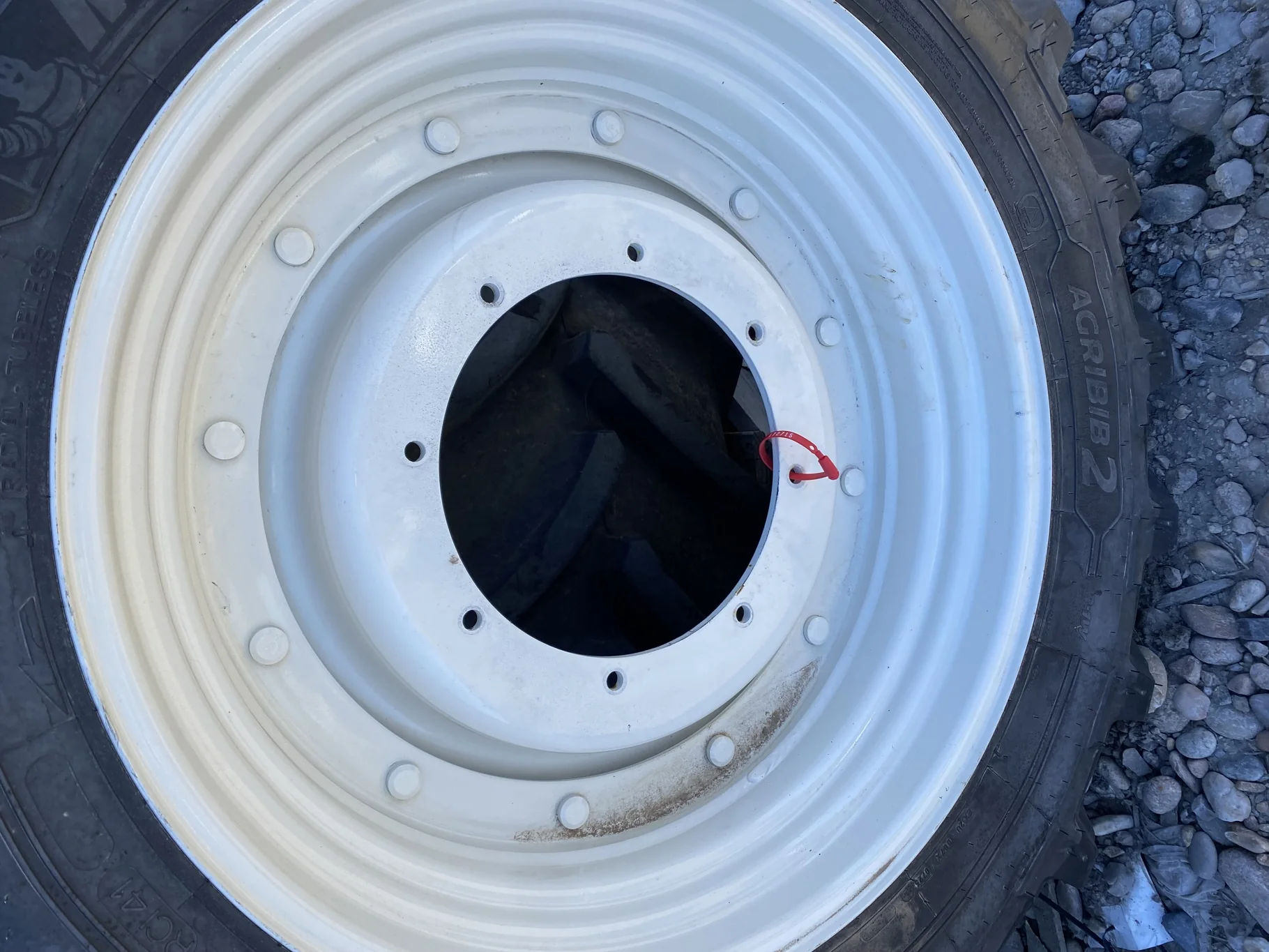 Take-Off 320/85R34 (12.4R34) Michelin AgriBib 2 R-1W 133A8/133B TL on a 10 X 34 NH White 12 bolt wh image 5