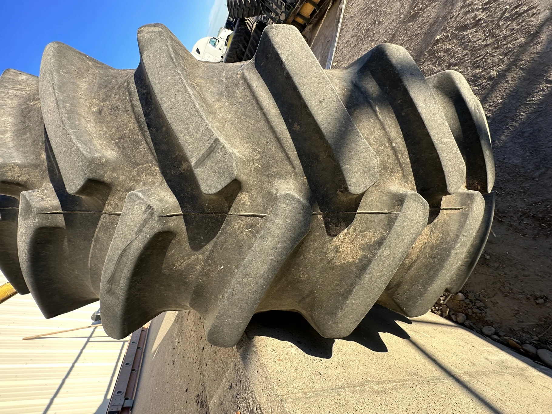 Used 520/85R42 Firestone Radial Deep Tread 23 R-1W (157B) TL 65% on 18 X 42 JD Yellow 12-32.047 3.19 image 4