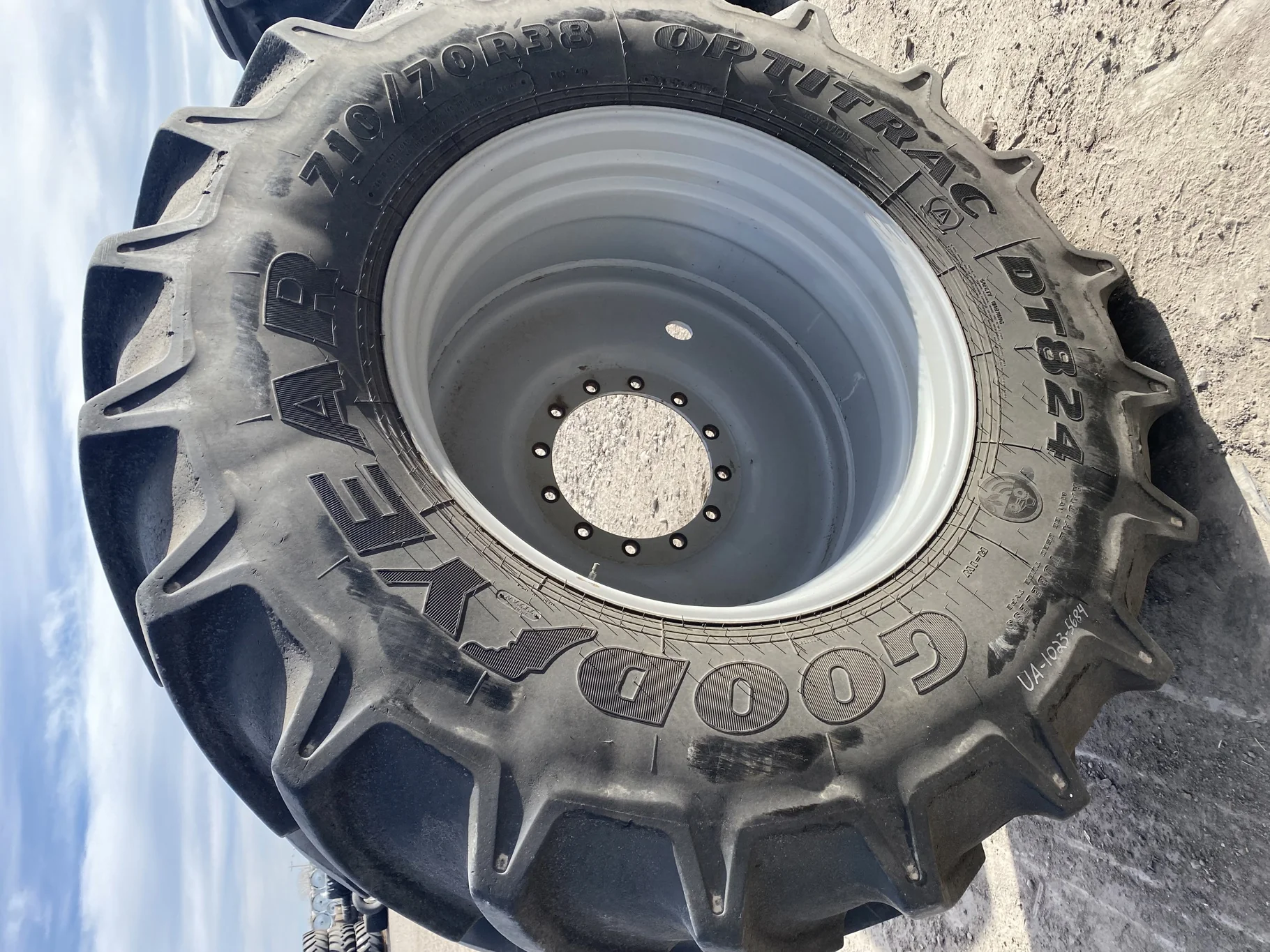 Used 710/70R38 Goodyear Optitrac DT824 80% on 23 x 38 Rogator 12-15.748-13.829 Sprayer Wheel image 2