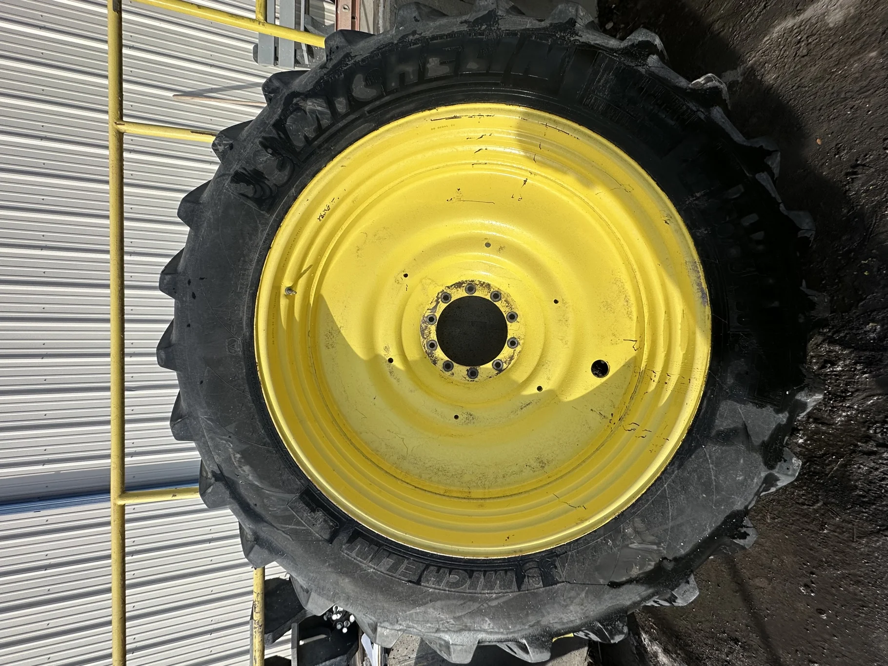 Used VF480/80R50 Michelin YieldBib R-1W 166A8/166B TL 65% on a 15 x 50 JD Yellow 10 Bolt (.906