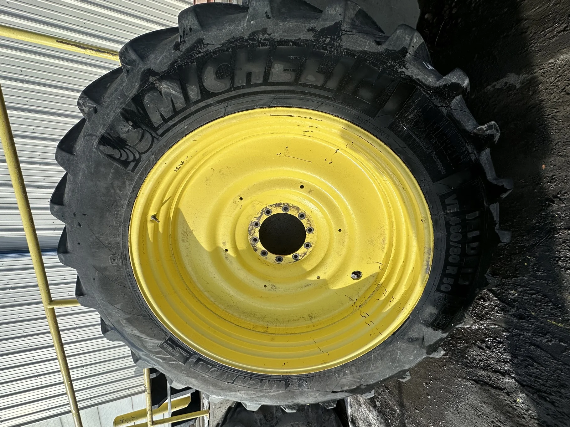 Used VF480/80R50 Michelin YieldBib R-1W 166A8/166B TL 65% on a 15 x 50 JD Yellow 10 Bolt (.906 image 5
