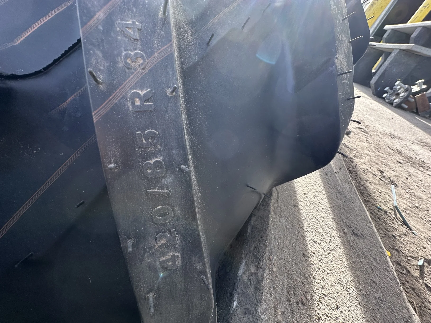 Take Off 420/85R34 (16.9R34) Michelin AgriBib 2 R-1W 147A8/147B TL on a 13 X 34 Case Silver Waffle image 6