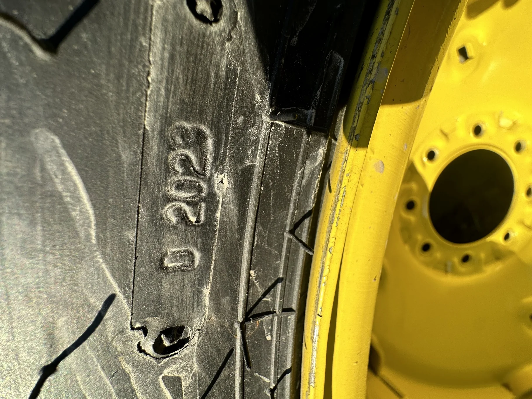 TAKE-OFF 440/80 R24 Galaxy Super Industrial Lug R-4 C(6Ply) TL on a 15 X 24 JD Yellow 8 Bolt ( image 8