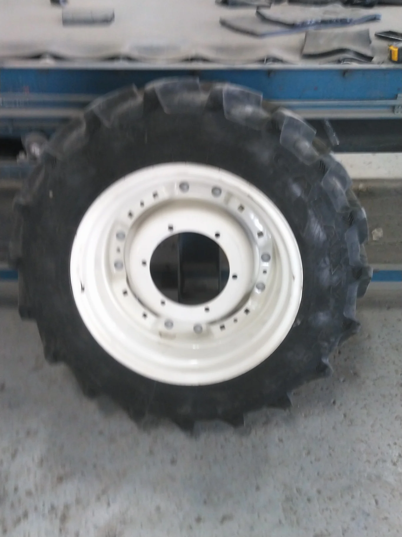 Take-Off 280/85R24 115B Galaxy Earth-Pro Radial 850 TL R-1W 95-100% On 10 x 24 6-11.22-8.82 Waffle