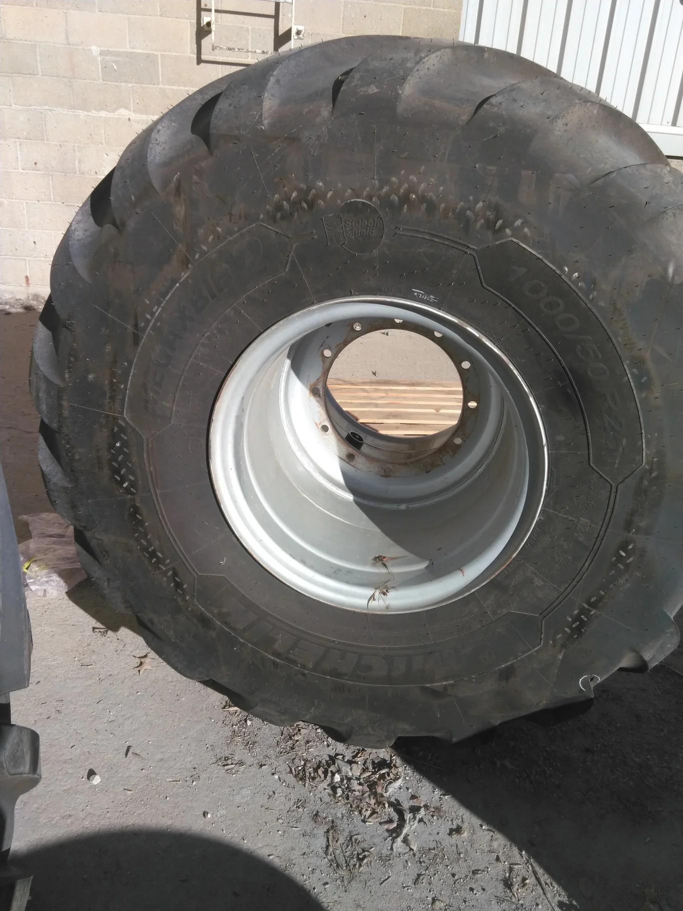 Take-Off 1000/50R25 166D Michelin Megaxbib 2 TL R-1 95-100% On 25 x 38 12-16.65-14.58 3 Piece Wheel