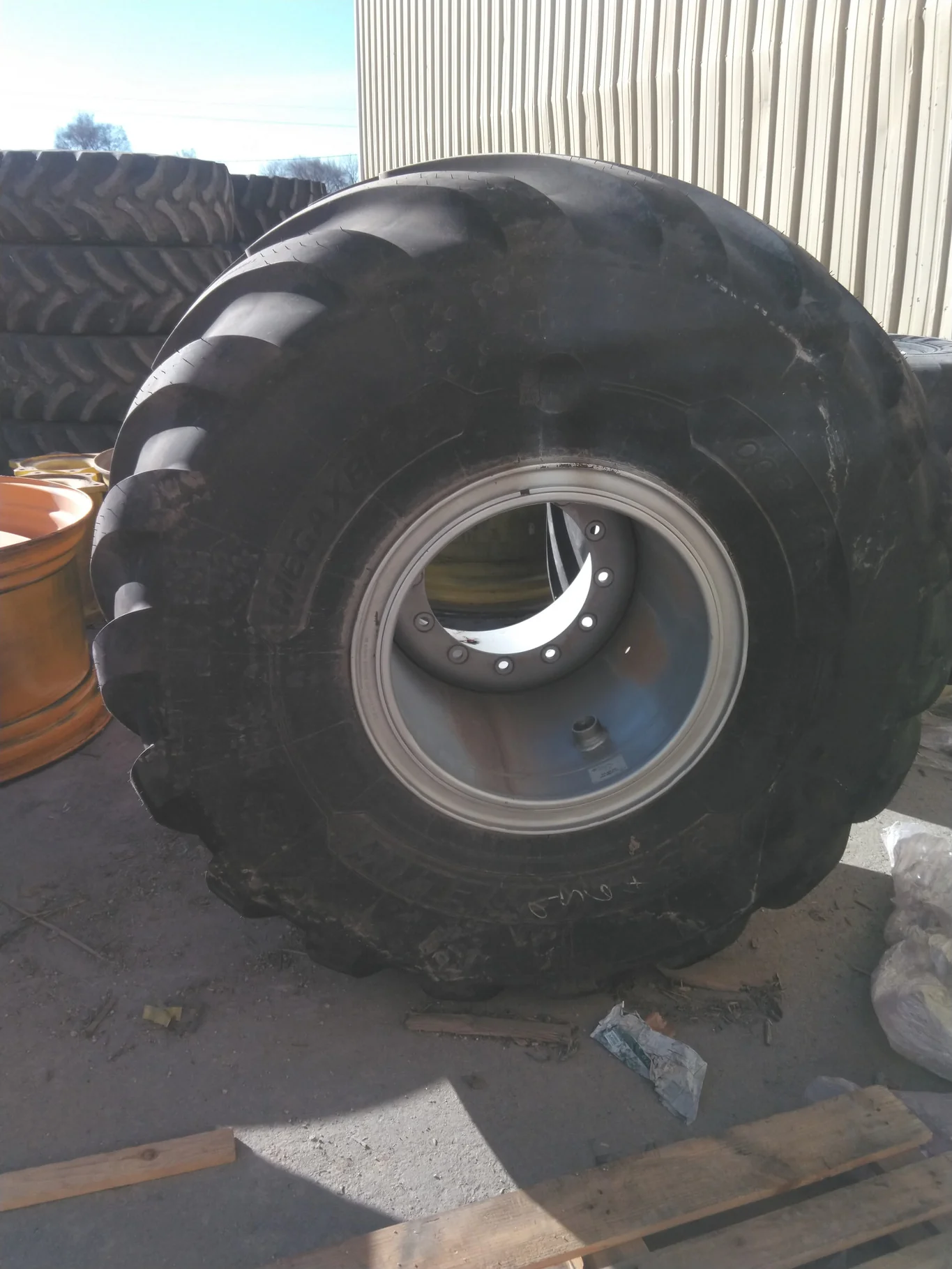 Take-Off 1000/50R25 166D Michelin Megaxbib 2 TL R-1 95-100% On 25 x 38 12-16.65-14.58 3 Piece Wheel image 3