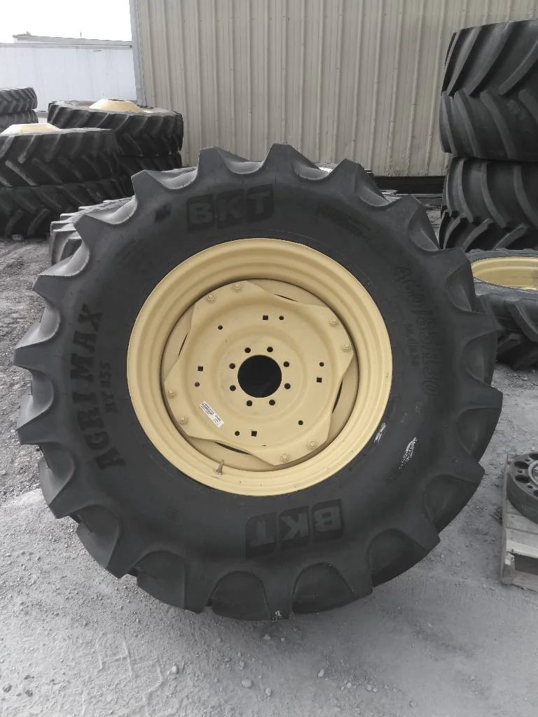 Take-Off 460/85R30 145A8 BKT Agrimax RT 855 TL R-1W 95-100% On 15 x 30 8-8-6 4/2 Rail/Disc