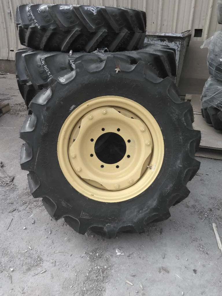 Take-Off 320/85R24 122A8 BKT Agrimax TL R-1W 95-100% On 10 x 24 8-10.82-8.78 Waffle 2 Bolt/Disc