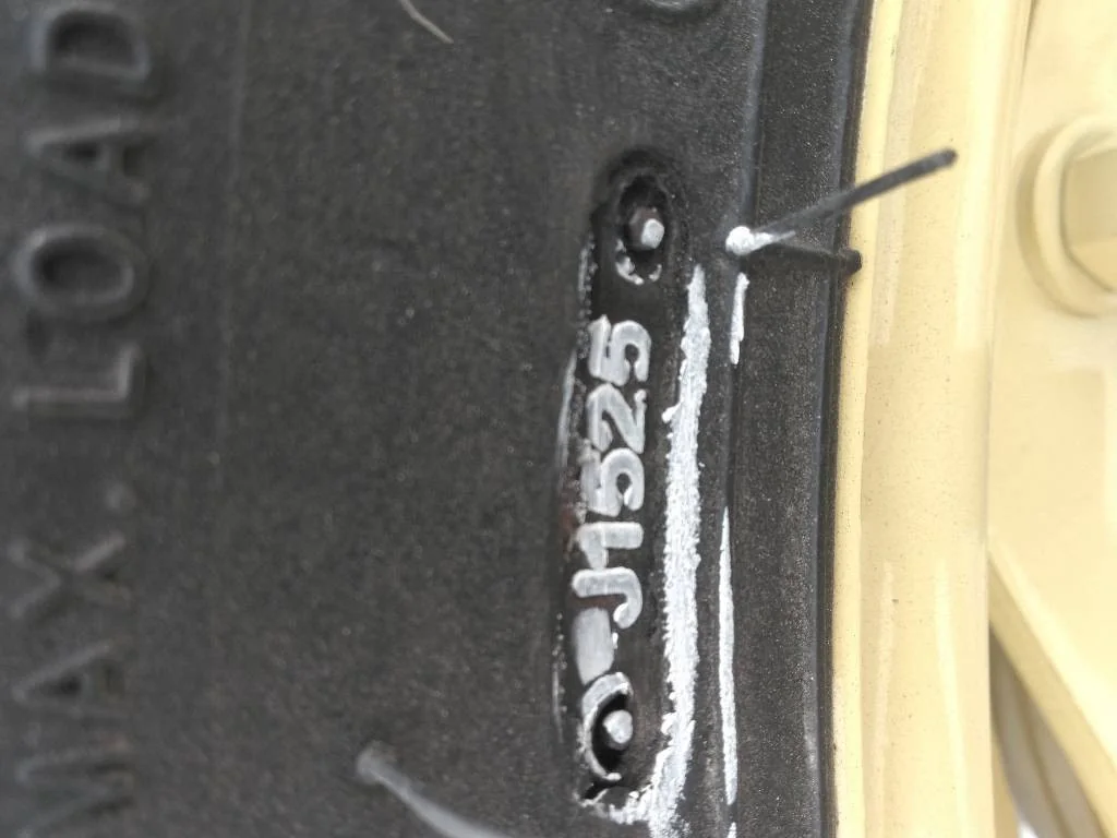Take-Off 320/85R24 122A8 BKT Agrimax TL R-1W 95-100% On 10 x 24 8-10.82-8.78 Waffle 2 Bolt/Disc image 2