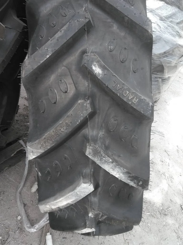 Take-Off 320/85R24 122A8 BKT Agrimax TL R-1W 95-100% On 10 x 24 8-10.82-8.78 Waffle 2 Bolt/Disc image 3