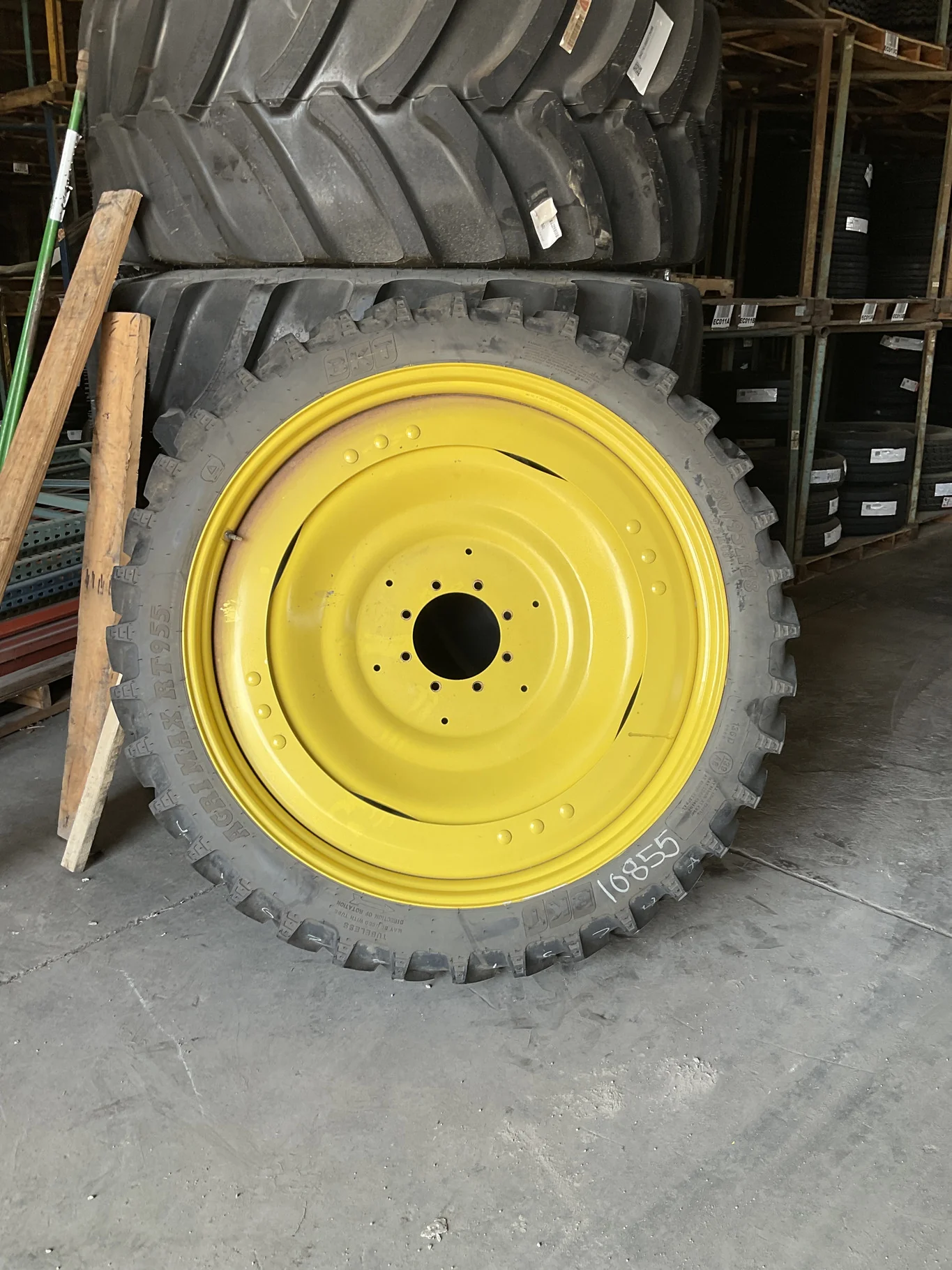 Take-Off 230/95R48 139A8 BKT AgriMax RT955 TL R-1 95-100% On 10 x 48 8-10.82-8.78 1.625"BS Yellow image 2