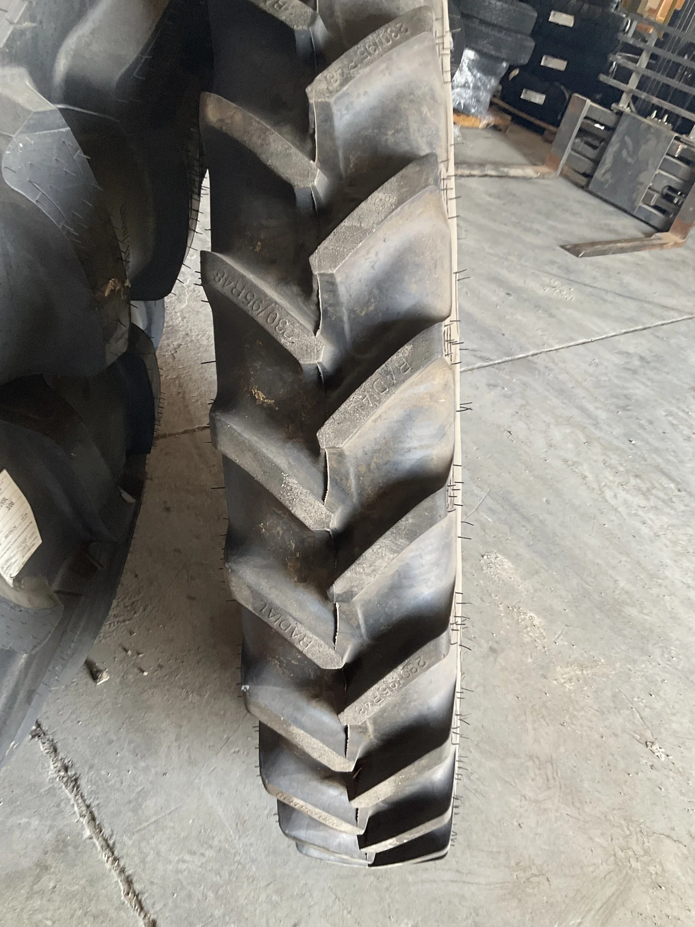 Take-Off 230/95R48 139A8 BKT AgriMax RT955 TL R-1 95-100% On 10 x 48 8-10.82-8.78 1.625"BS Yellow image 3