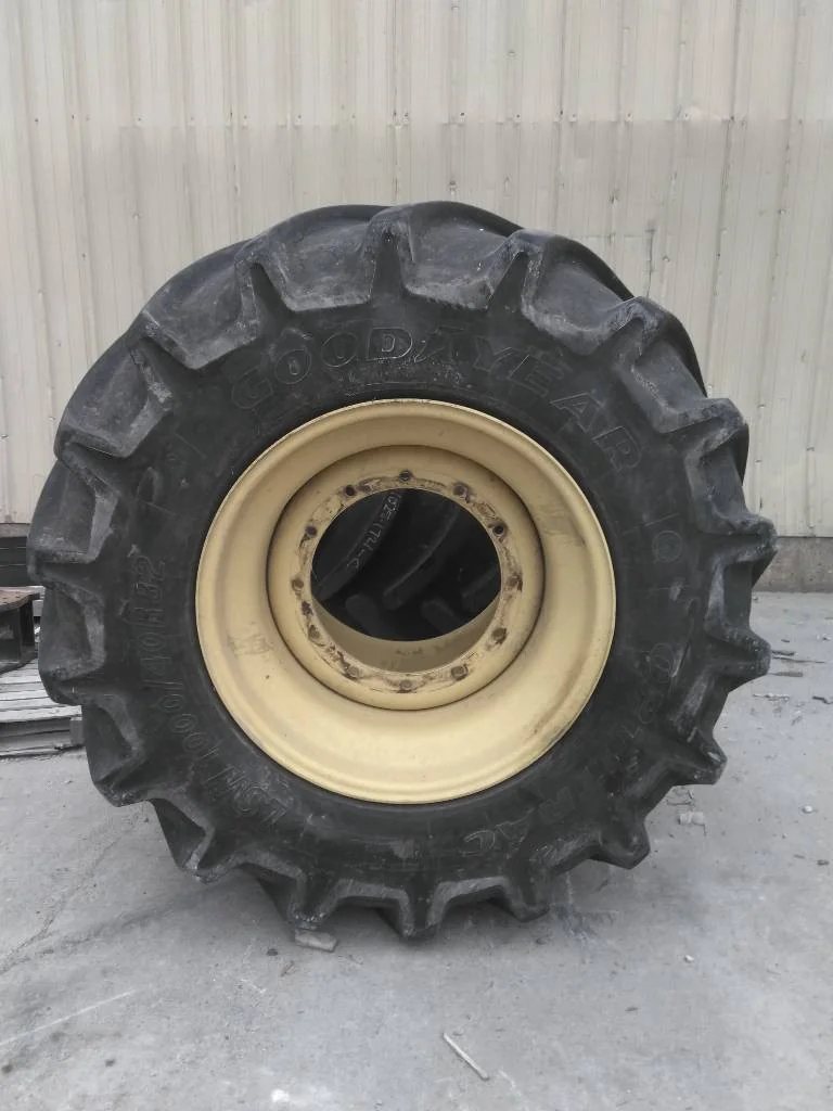 Used LSW1000/40R32 167D Goodyear Optitrac TL R-1W 85-90% On 38 x 32 12-19.685-17.651 Solid Wheel