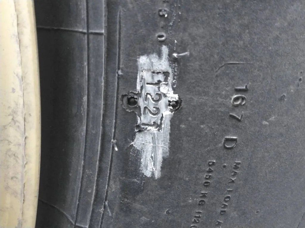 Used LSW1000/40R32 167D Goodyear Optitrac TL R-1W 85-90% On 38 x 32 12-19.685-17.651 Solid Wheel image 4
