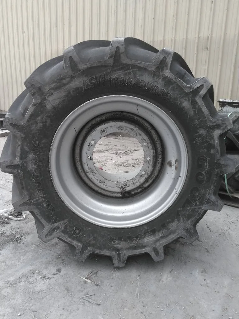 Used LSW1100/35R32 175D Goodyear Optitrac TL R-1W 90-95% On 32 x 40 12-16.732-14.620