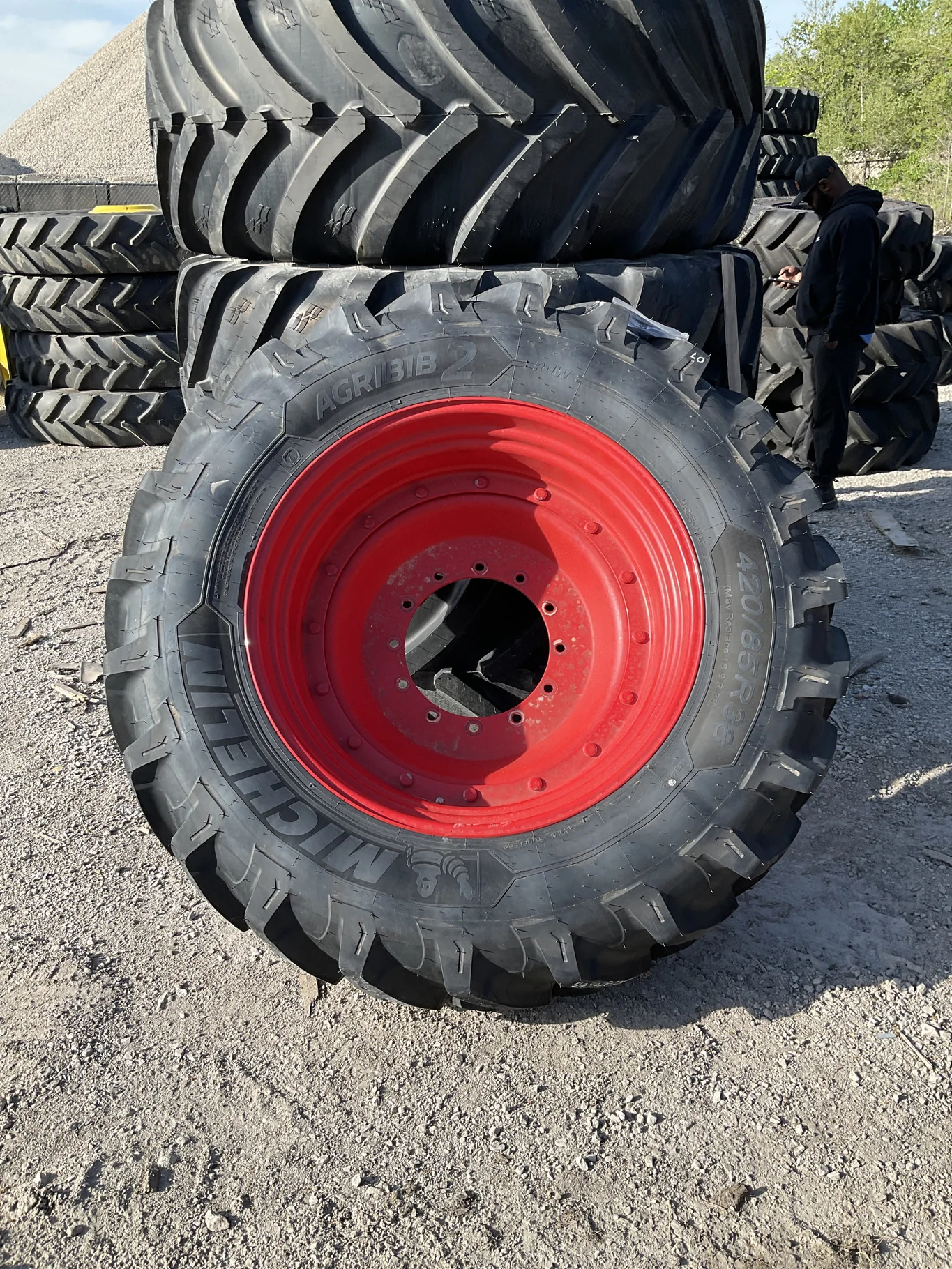 Used 420/85R38 149A8 Michelin Agribib2 TL R-1W 85-90% On 13 x 38 12-16.732-14.620 14"BS Moveero Red