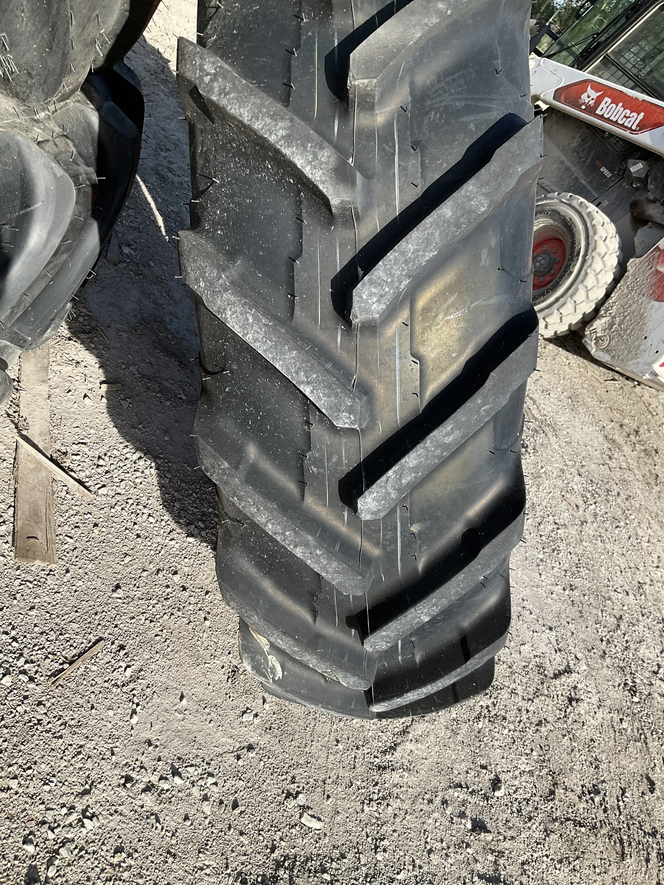 Used 420/85R38 149A8 Michelin Agribib2 TL R-1W 85-90% On 13 x 38 12-16.732-14.620 14"BS Moveero Red image 3