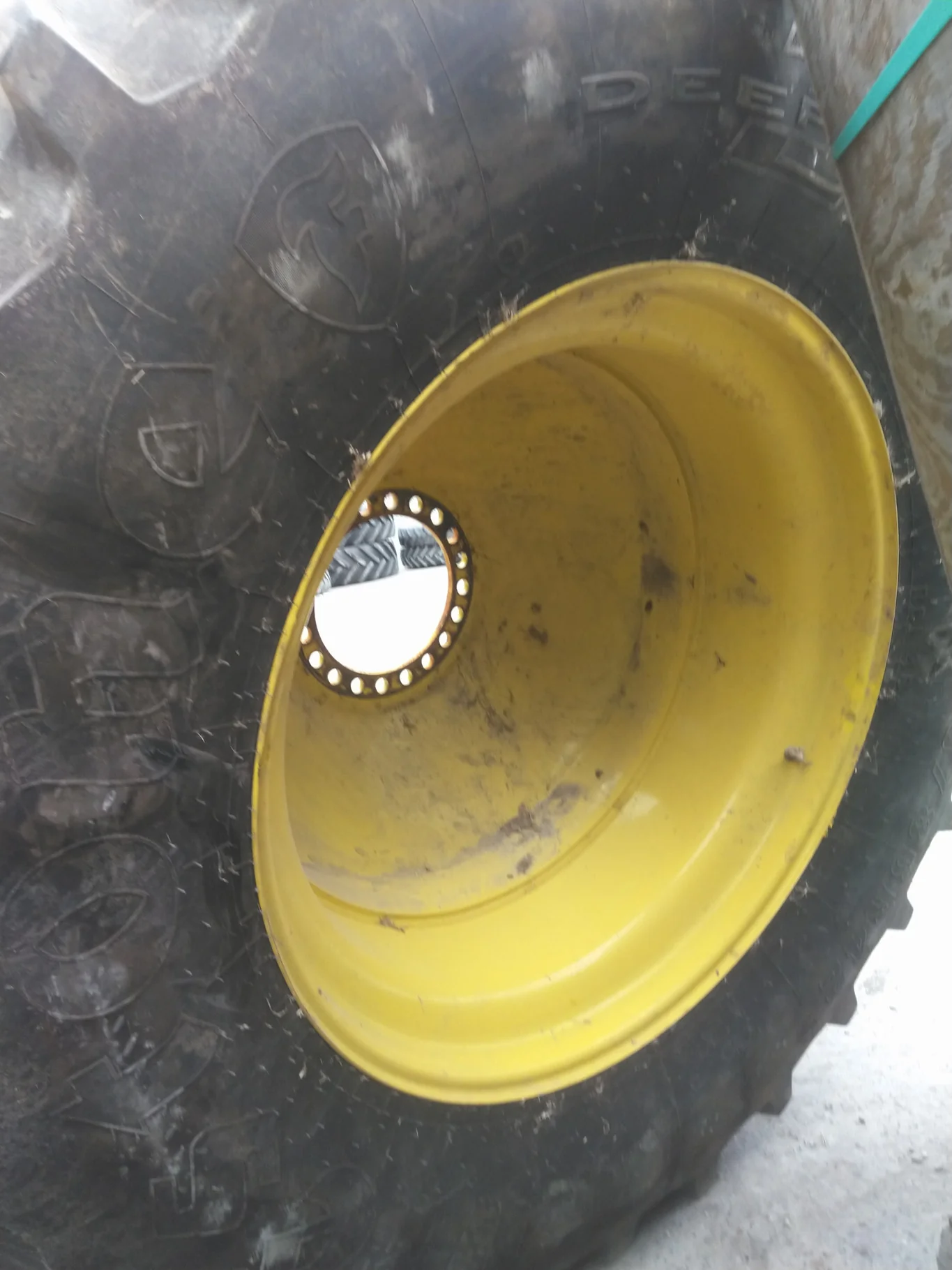 Used 580/85R42 266B FS DT TL R-1W 80-85% On 18 x 42 20-13.19-11.07 5.25"BS Titan Yellow Dolly Dual image 2