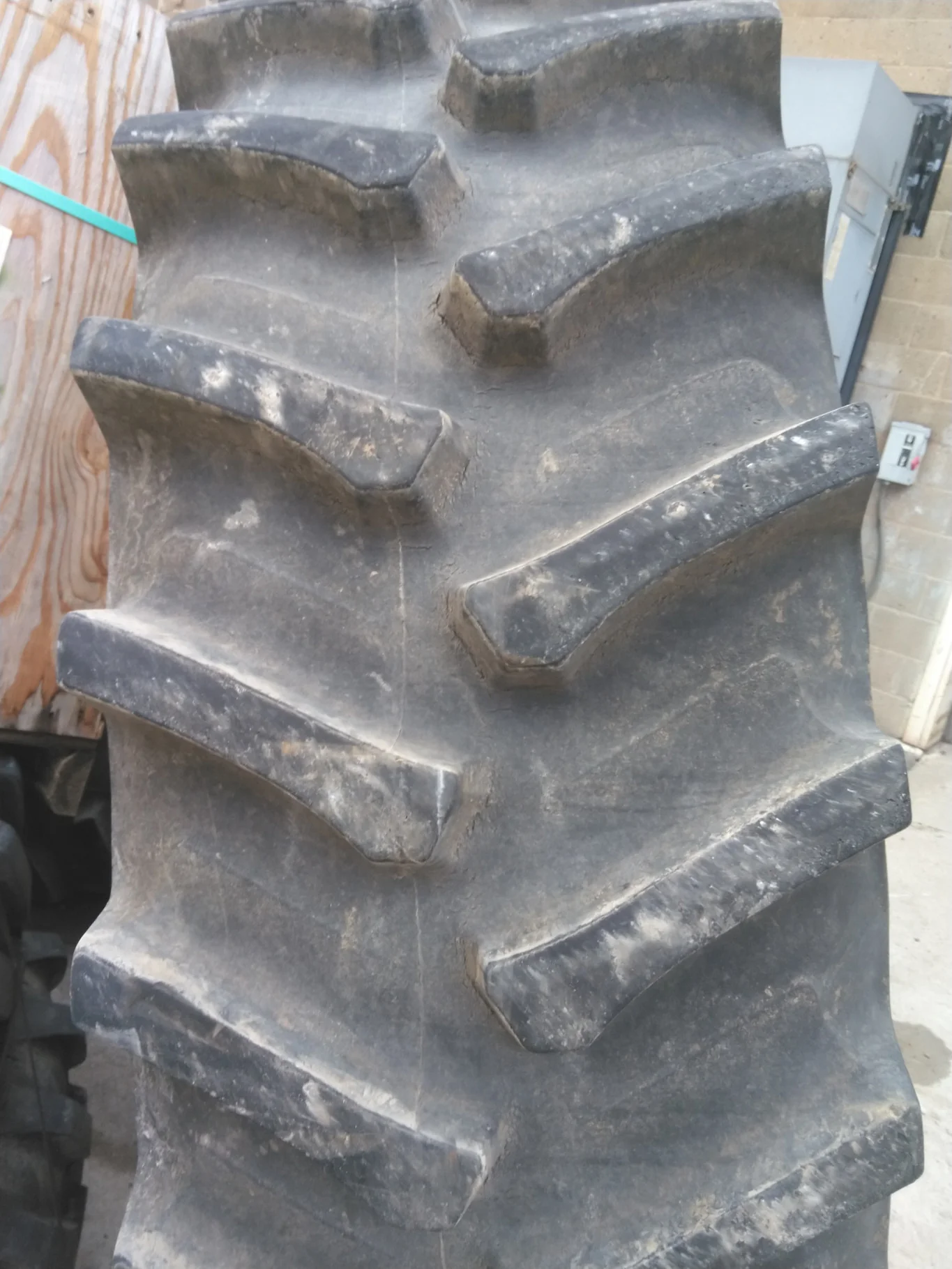Used 580/85R42 266B FS DT TL R-1W 80-85% On 18 x 42 20-13.19-11.07 5.25"BS Titan Yellow Dolly Dual image 4