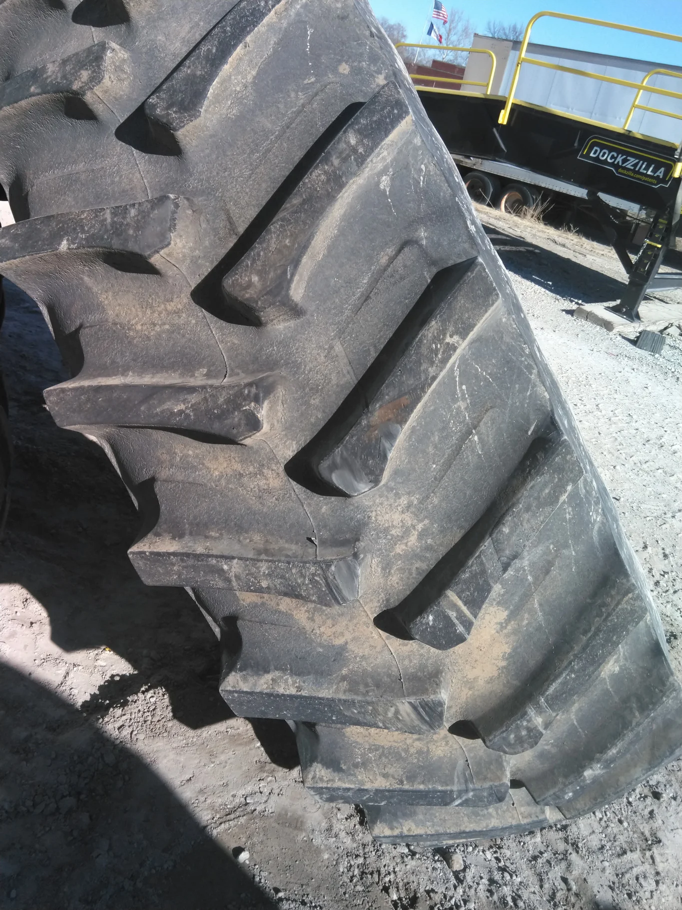 Used 580/85R42 166B FS DT TL R-1W 80-85% On 18 x 42 20-13.19-10.5 5"BS Titan Yellow Dolly Dual image 2