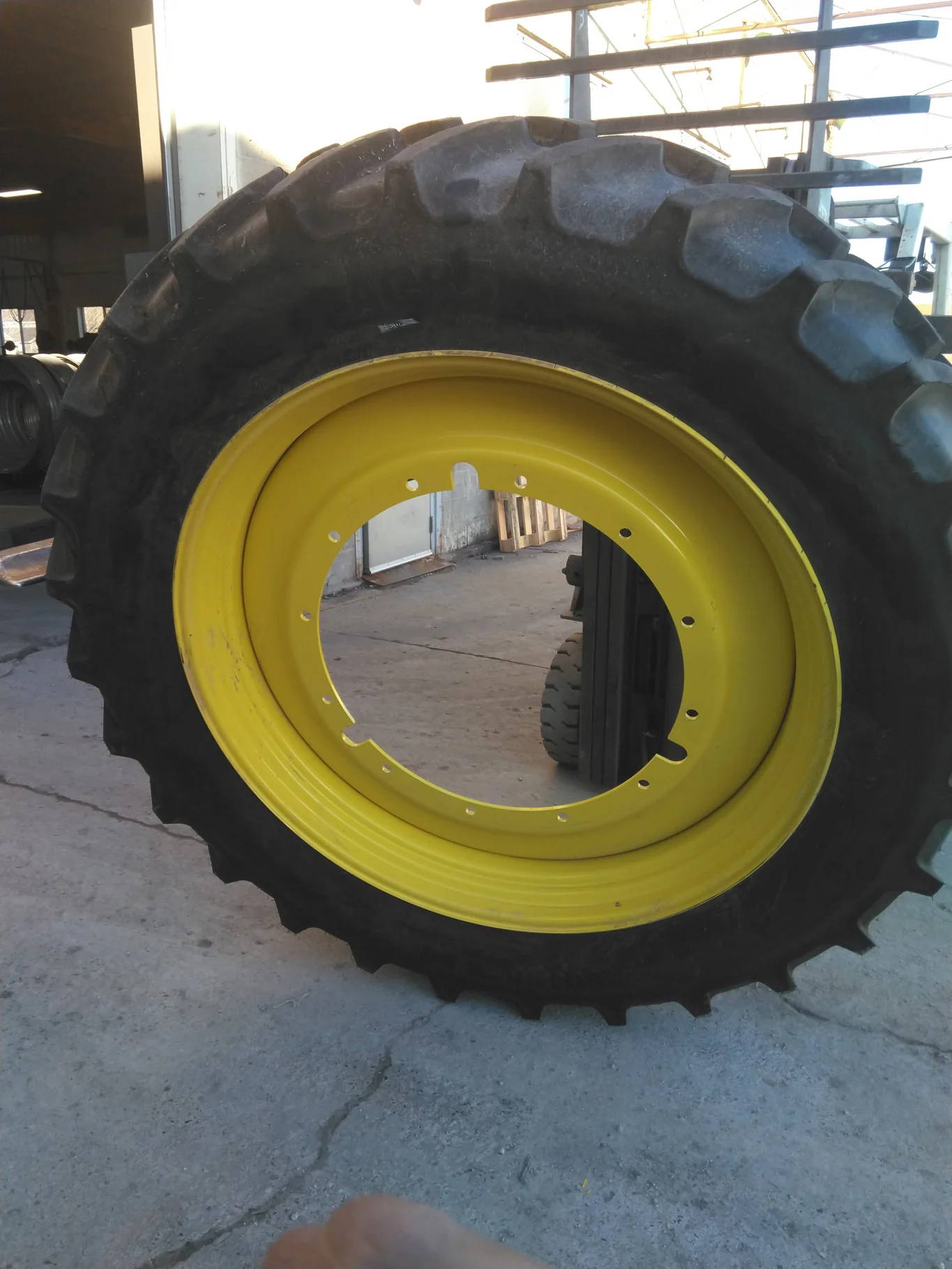 Take-Off 380/90R50 151B Mitas AC85 TL R-1W 95-100% On 12 x 50 12-32.047-30.07 Rim & Rail image 4