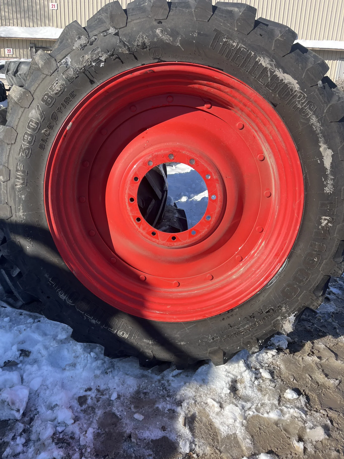 Take-Off VF380/85R46 162D Trelleborg TM1000PT TL R-1W 95-100% On 12 x 46 12-16.732-14.640 4"BS Red