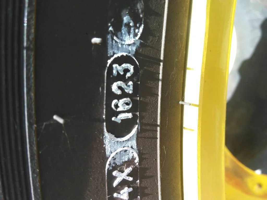 Used 600/70R30 158D Michelin MachXBib TL R-1W 85-90% On 20 x 30 12-19.685-17.651 1 Piece Wheel image 2