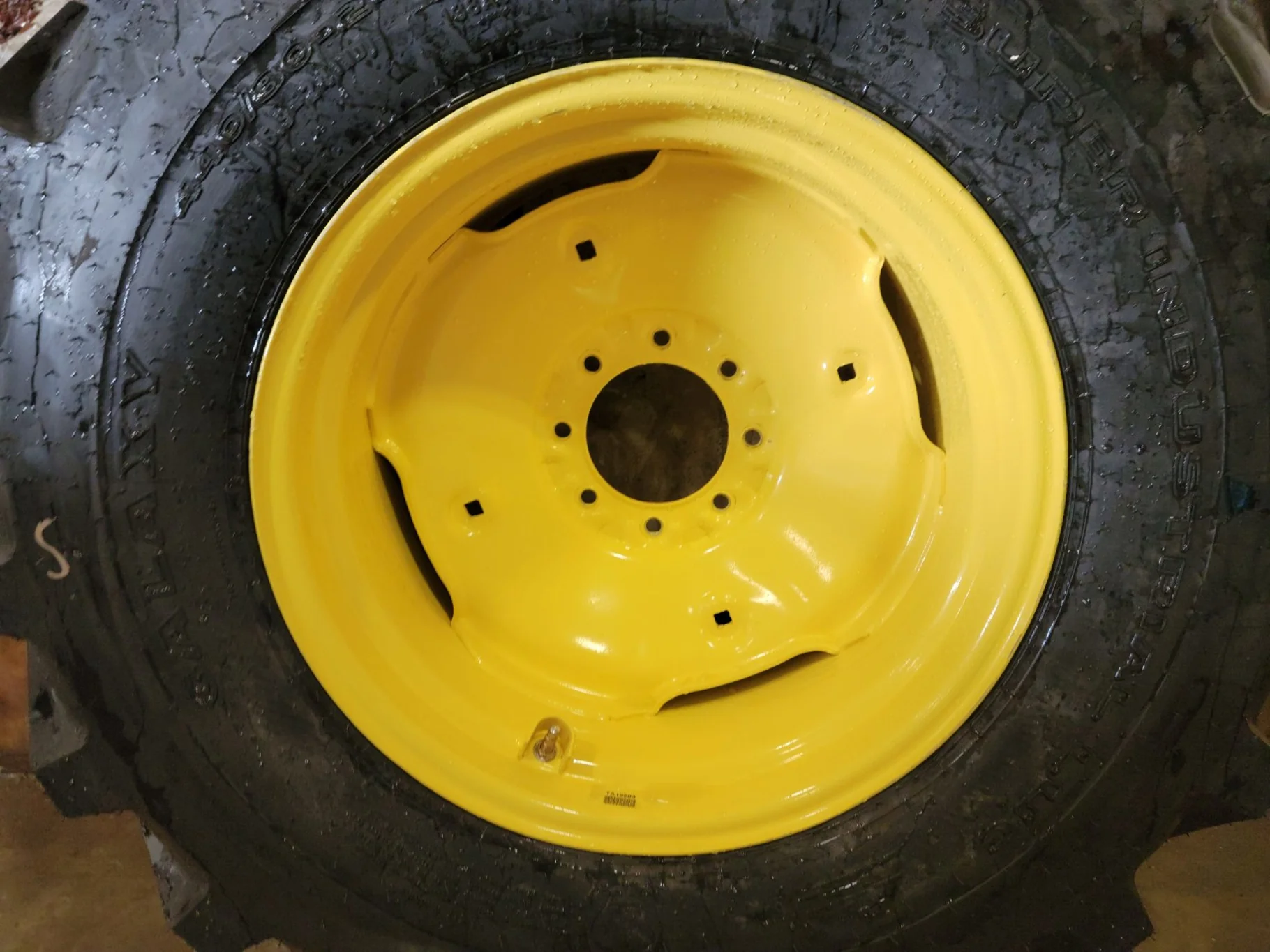 TAKE-OFF 440/80-24 Galaxy Super Industrial Lug R4 138A8 on 15 X 24 JD Yellow 8-8-6 GKN Style image 2