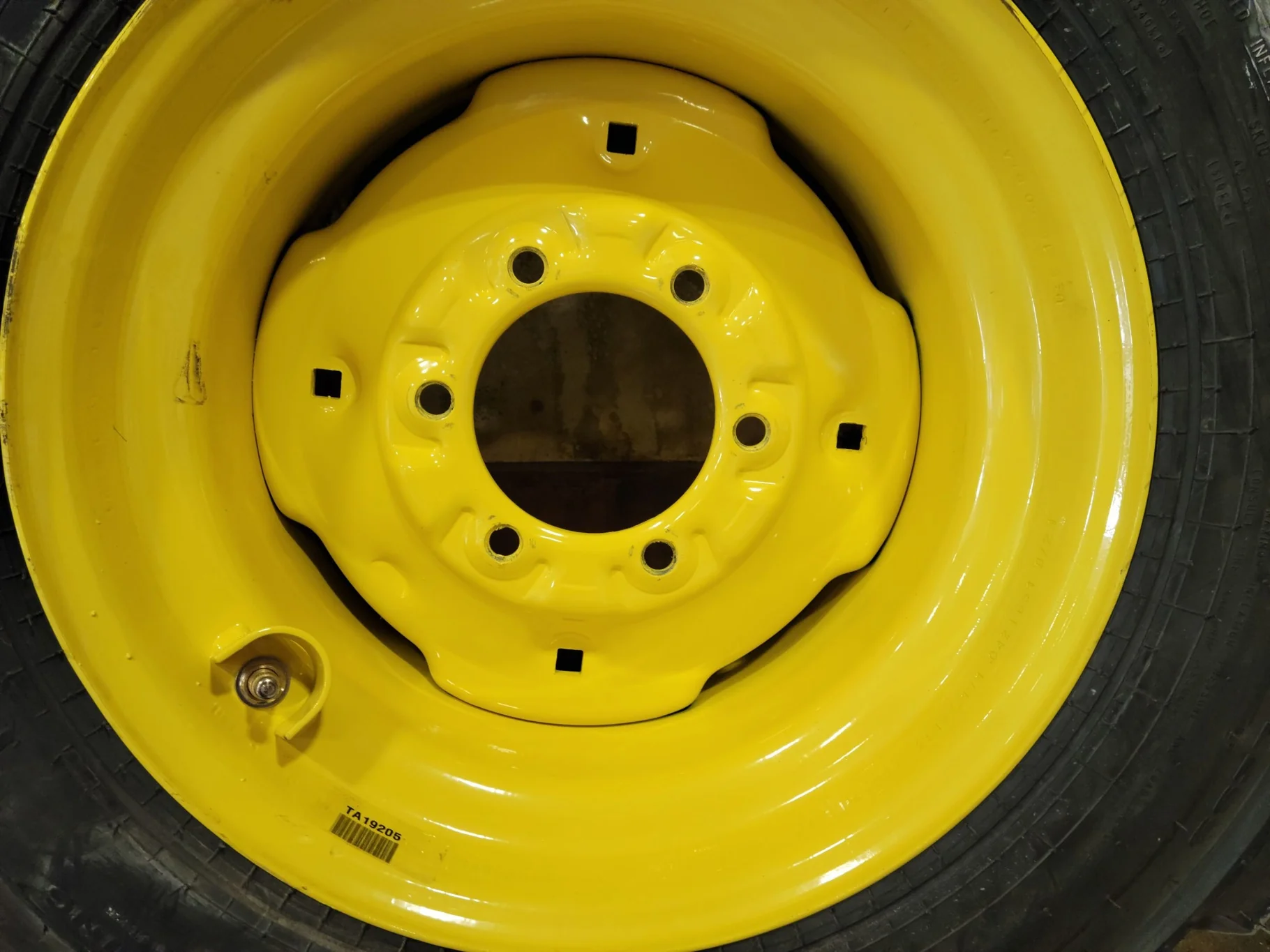 TAKE-OFF 260/70-16.5 Galaxy XD2010 R4 6PR on 8.25 X 16.5 JD Yellow 6-6-4.625 1.09 IN Implement Wheel image 2