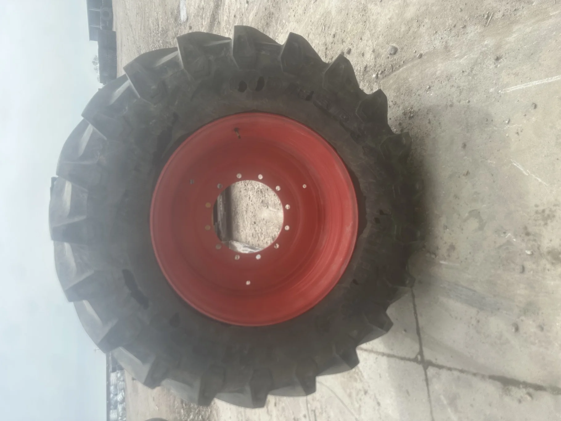 Used 600/65R34 157D Trelleborg TM800 HS R1W TL 90% On 18 x 34 12-16.732-14.64 Fendt Red Waffle Wheel image 2