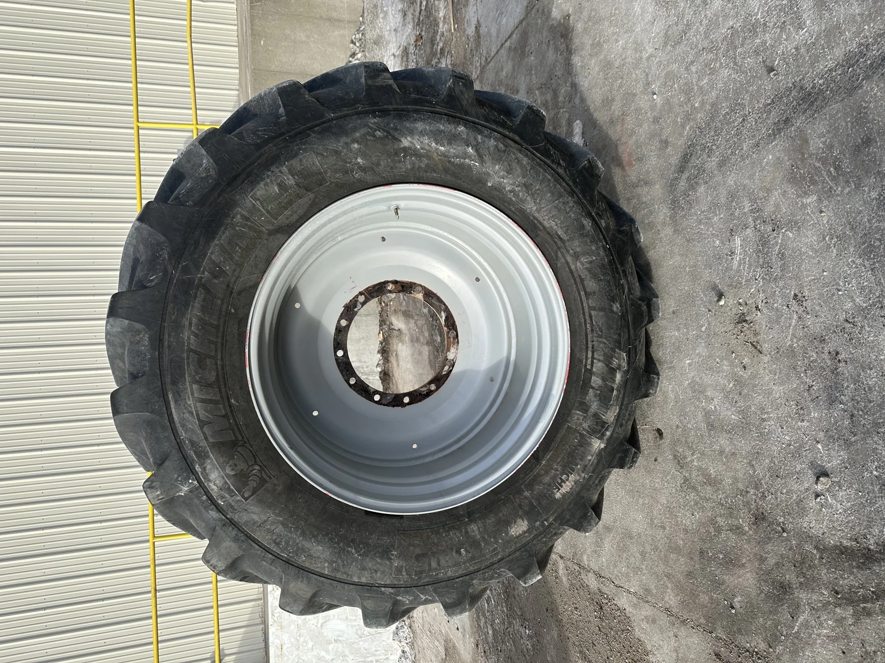 Used IF650/65R38 Michelin AxioBib R1W 169D 85% on 23 x 38 Agco Gray Wheel 12-16.732-14.62 9.875BS image 2