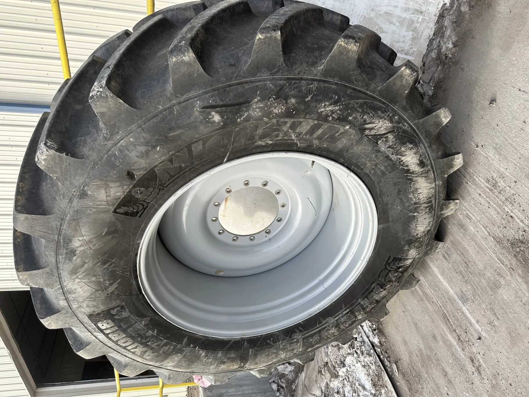 Used IF750/75R46 Michelin AxioBib R-1W (186D) TL 90% on a 25 x 46 Agco Gray 12 Bolt (.906) Wheel(12-