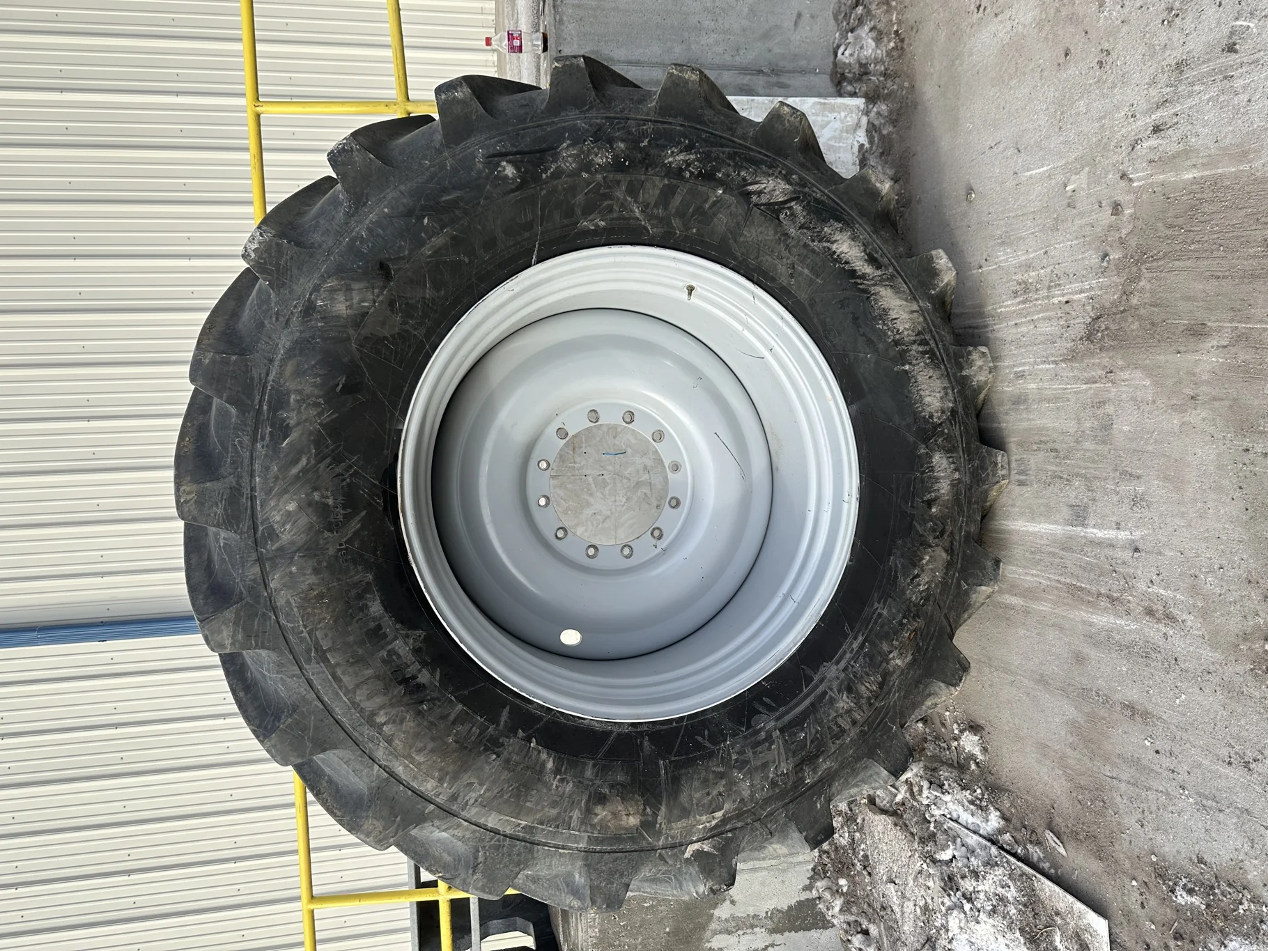 Used IF750/75R46 Michelin AxioBib R-1W (186D) TL 90% on a 25 x 46 Agco Gray 12 Bolt (.906) Wheel(12- image 2