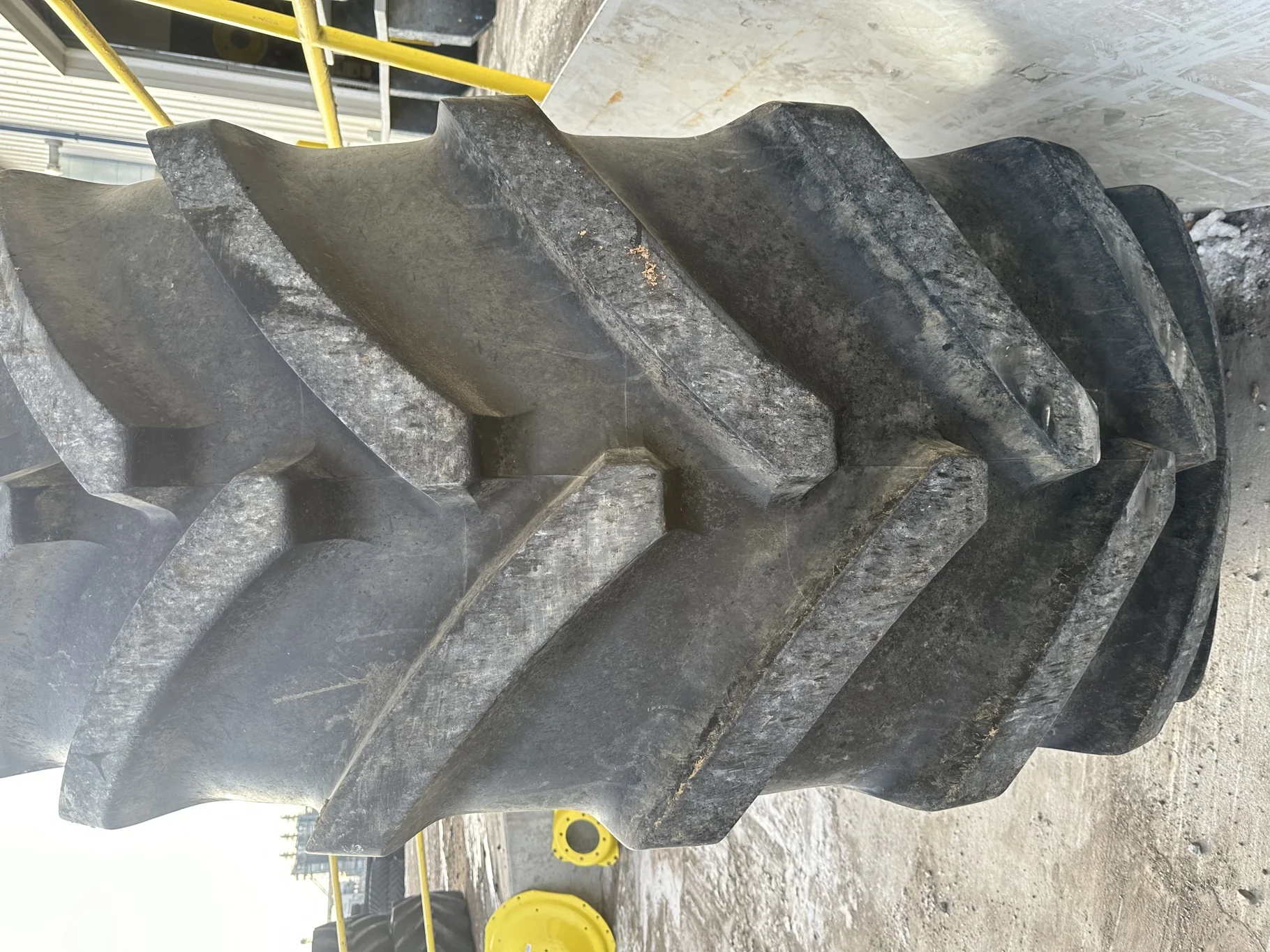 Used IF750/75R46 Michelin AxioBib R-1W (186D) TL 90% on a 25 x 46 Agco Gray 12 Bolt (.906) Wheel(12- image 4
