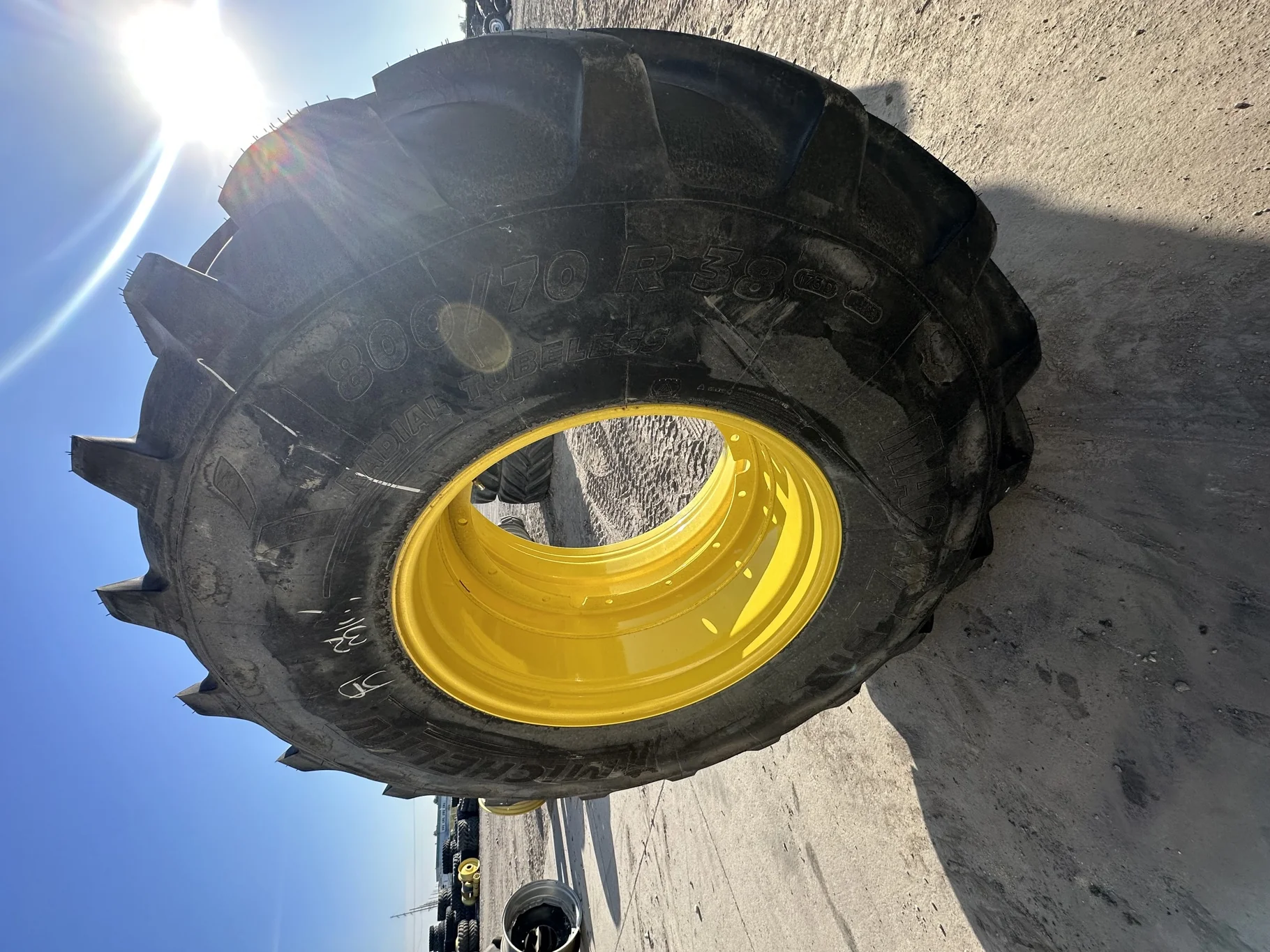 Take-Off 800/70R38 Michelin MachXBib R-1W 173D TL 27 X 38 12-32.047-30.09 -4.375 JDY Stub Disc