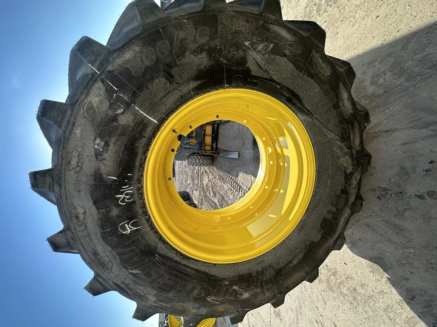 Take-Off 800/70R38 Michelin MachXBib R-1W 173D TL 27 X 38 12-32.047-30.09 -4.375 JDY Stub Disc image 2