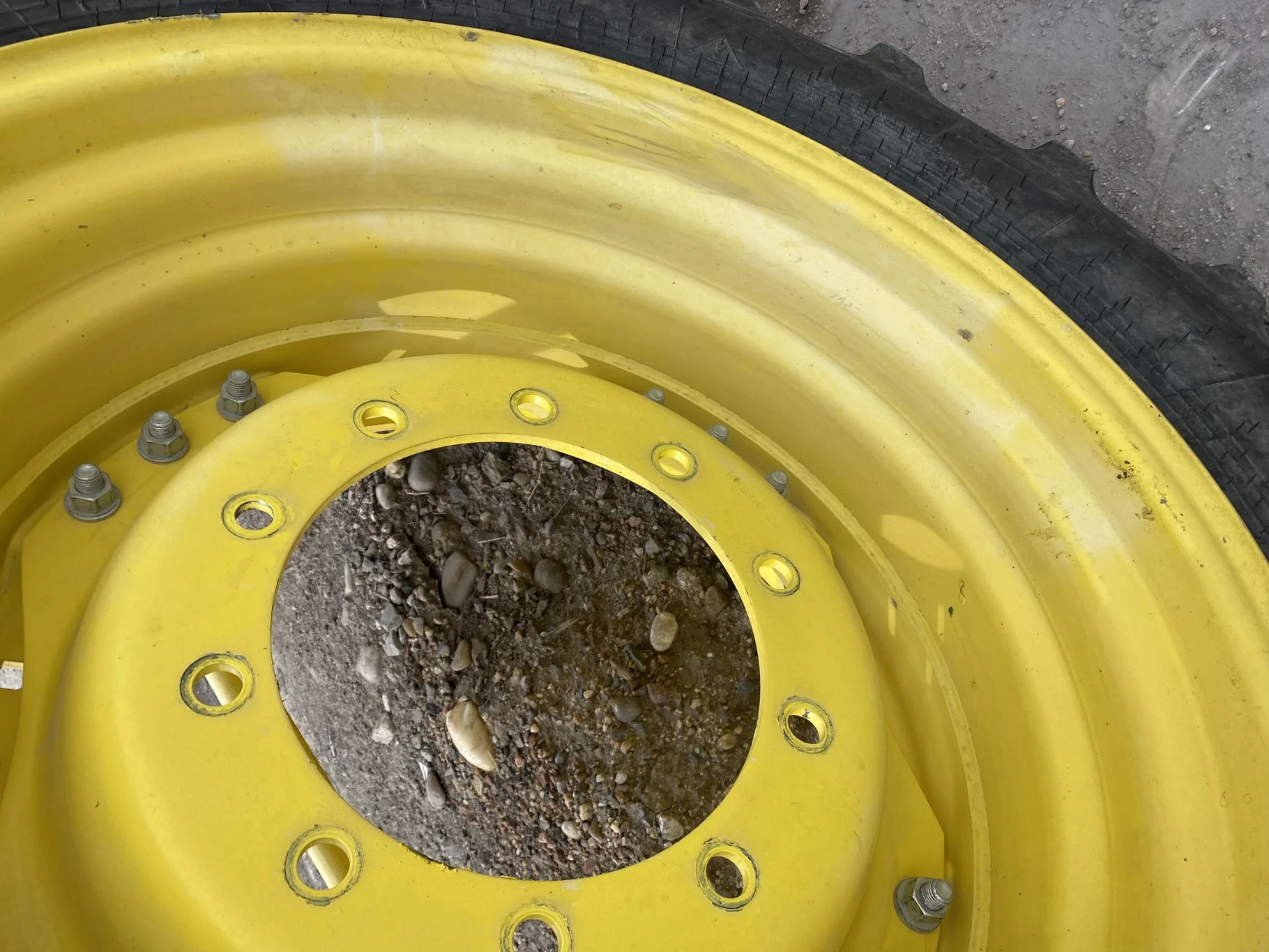 Used 420/90R30 Goodyear Ultra Torque Radial DT 712 (142A8/B) R-1 TL 36% on a 15 x 30 JD Yellow image 10