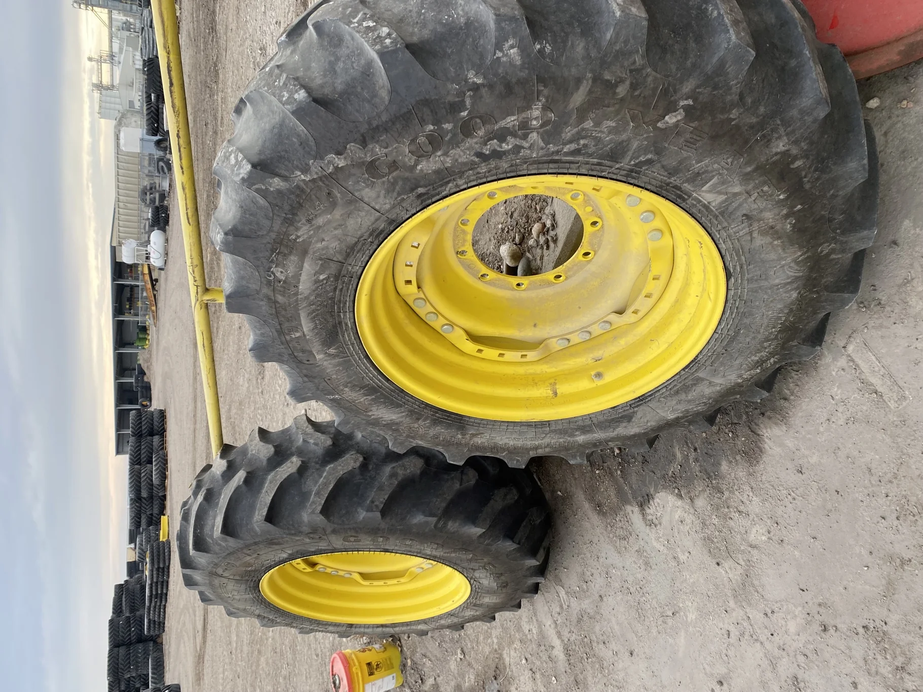 Used 420/90R30 Goodyear Ultra Torque Radial DT 712 (142A8/B) R-1 TL 36% on a 15 x 30 JD Yellow image 2